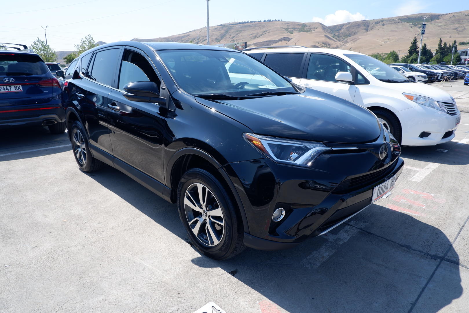 Toyota RAV4 2018 — photo 2