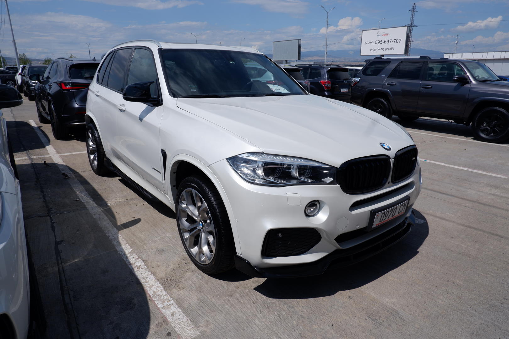 BMW X5 2018 — photo 2