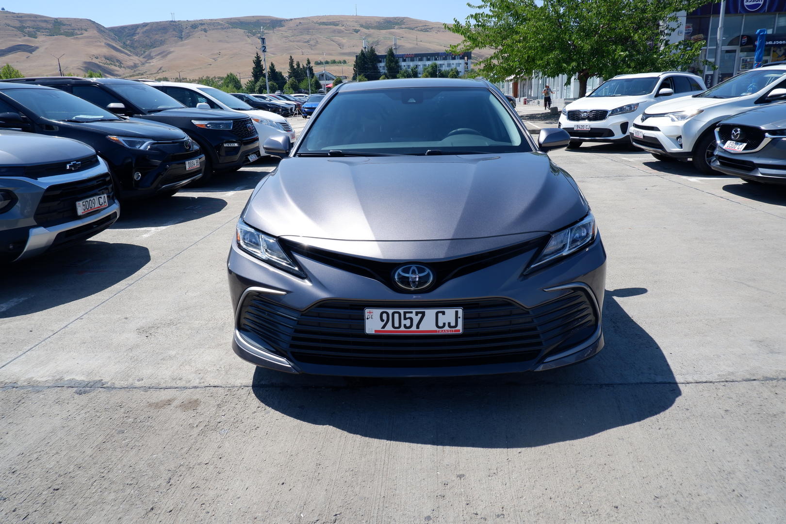 Toyota Camry 2021 — photo 2