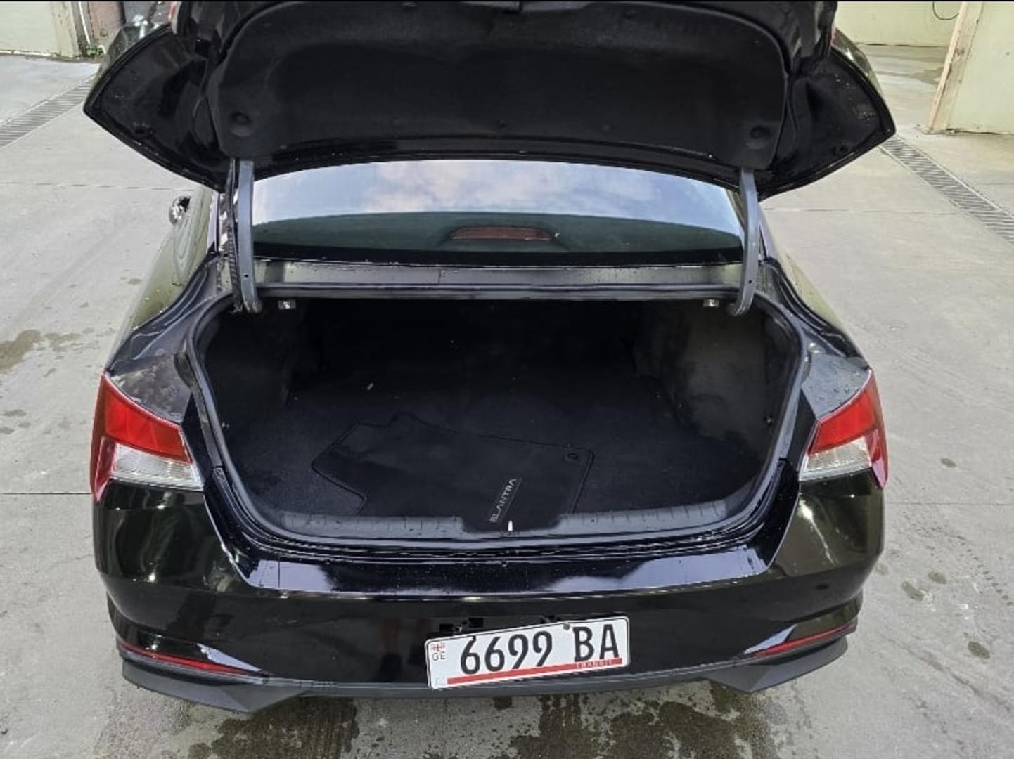 Hyundai Elantra 2022 — photo 2