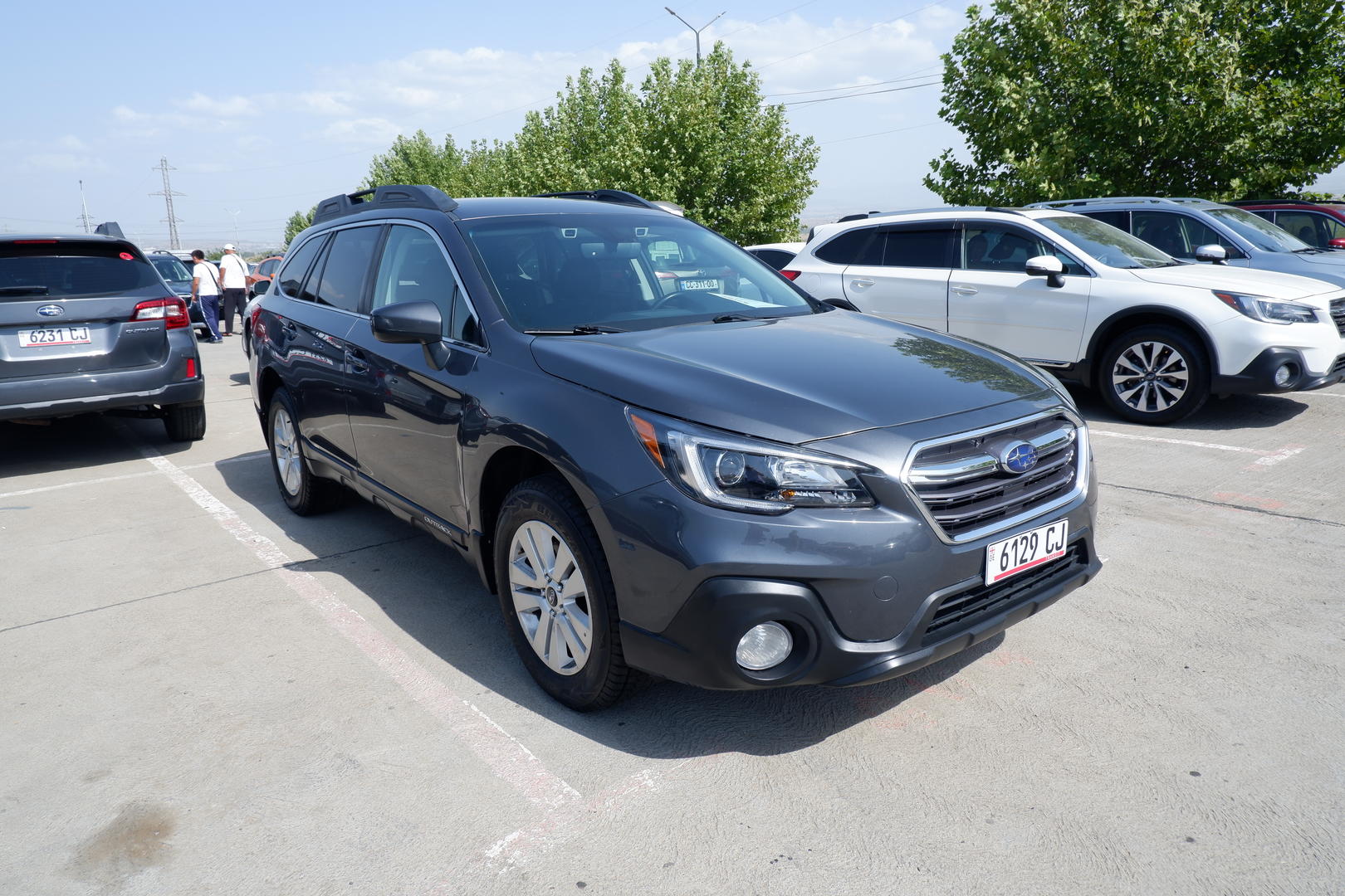 Subaru Outback 2018 — photo 2