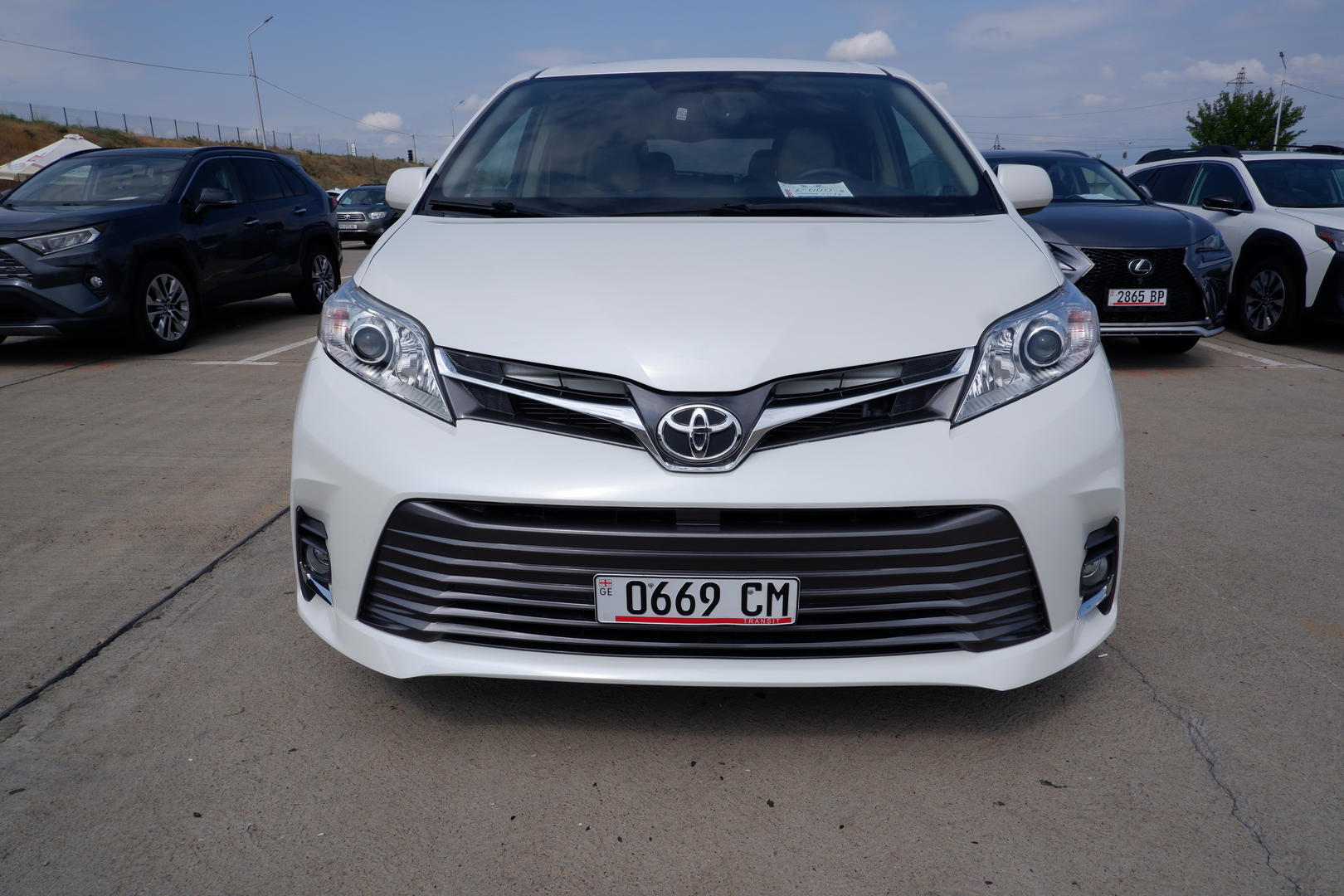 Toyota Sienna 2015 — photo 2