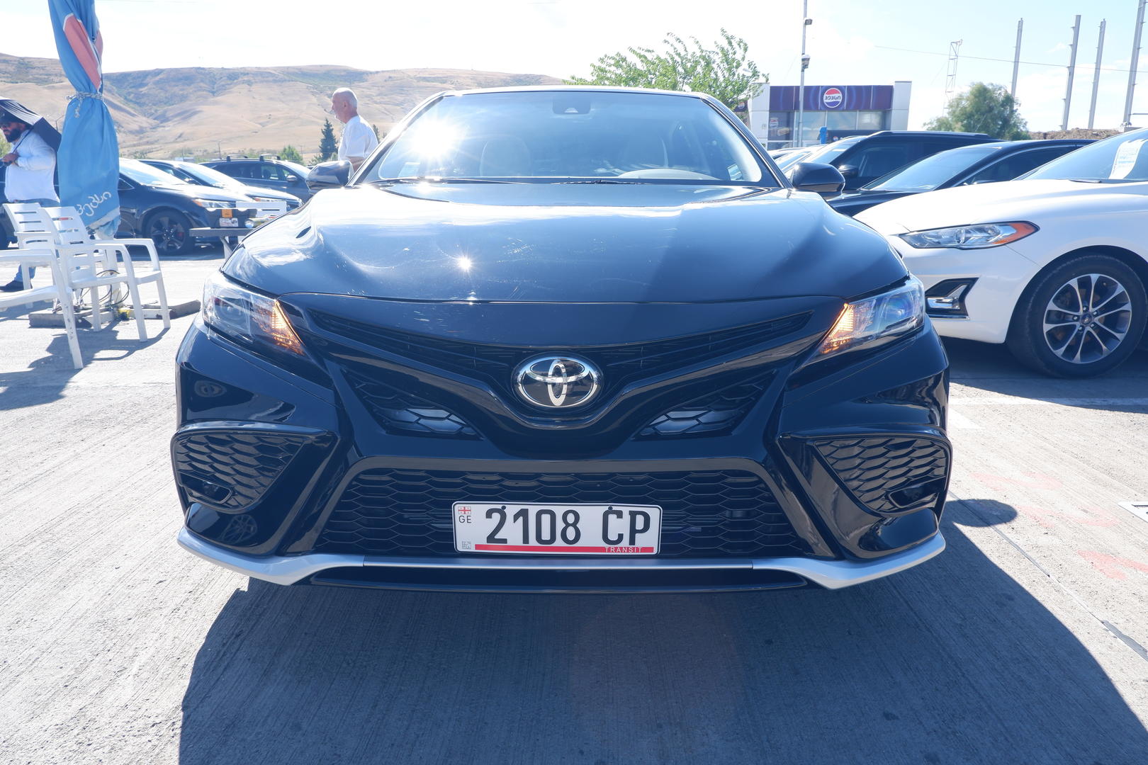 Toyota Camry 2021 — photo 2