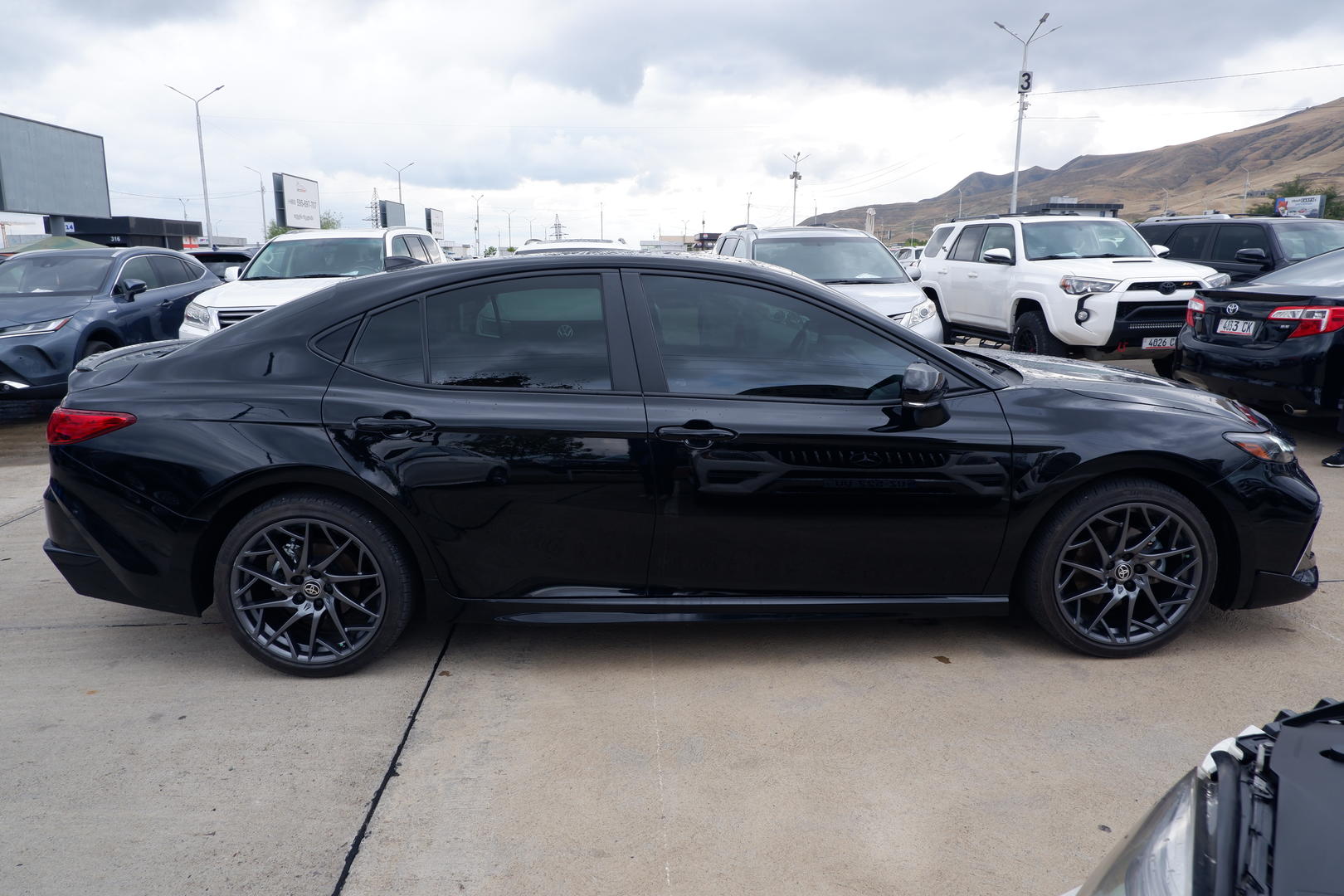 Toyota Camry 2024 — photo 2