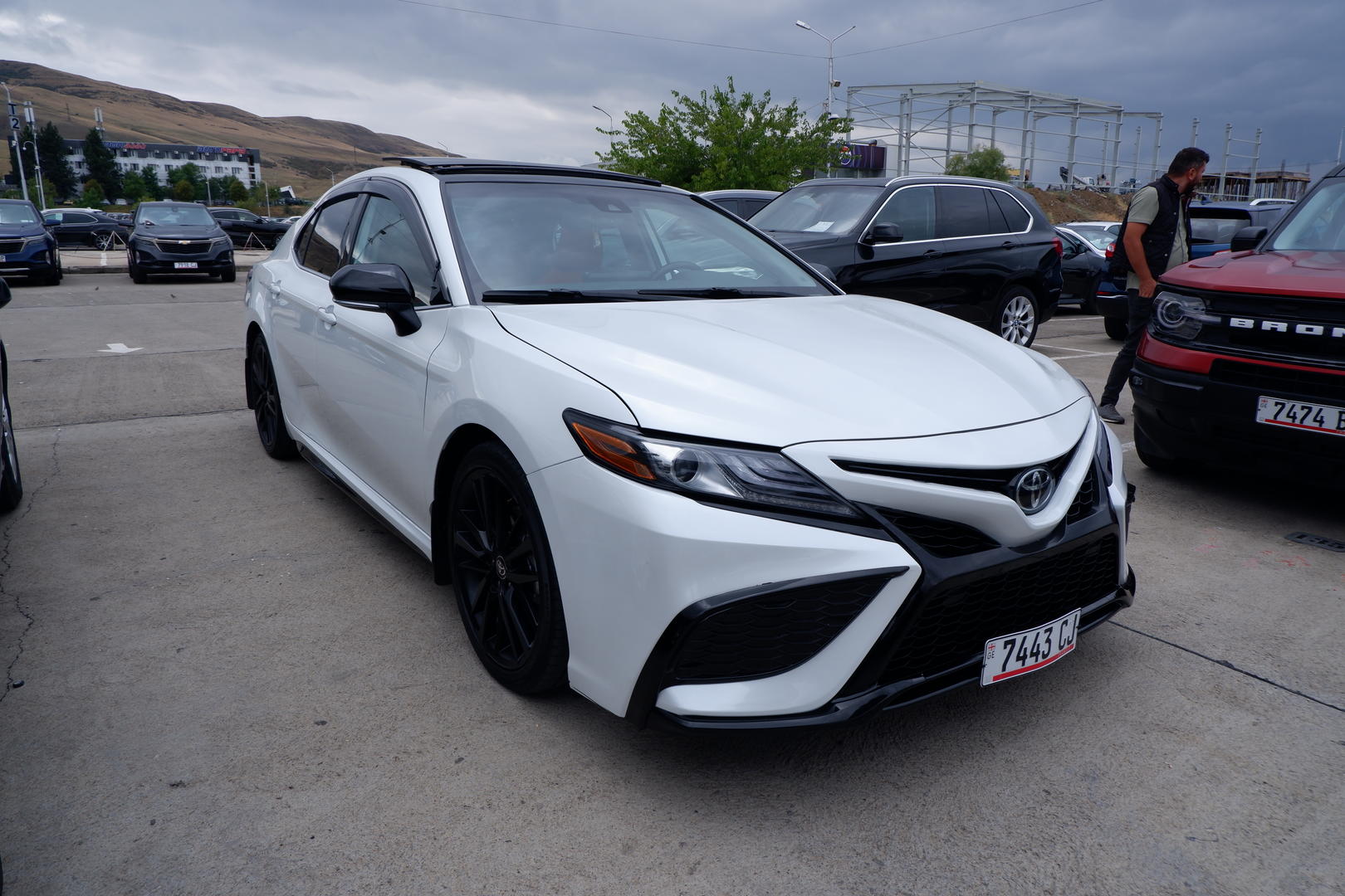 Toyota Camry 2021 — photo 2