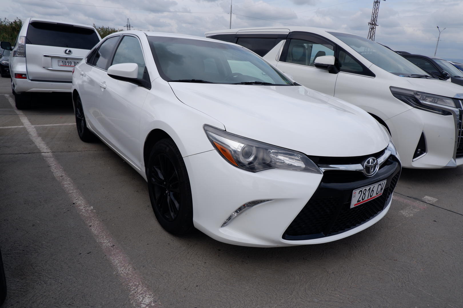 Toyota Camry 2017 — photo 2