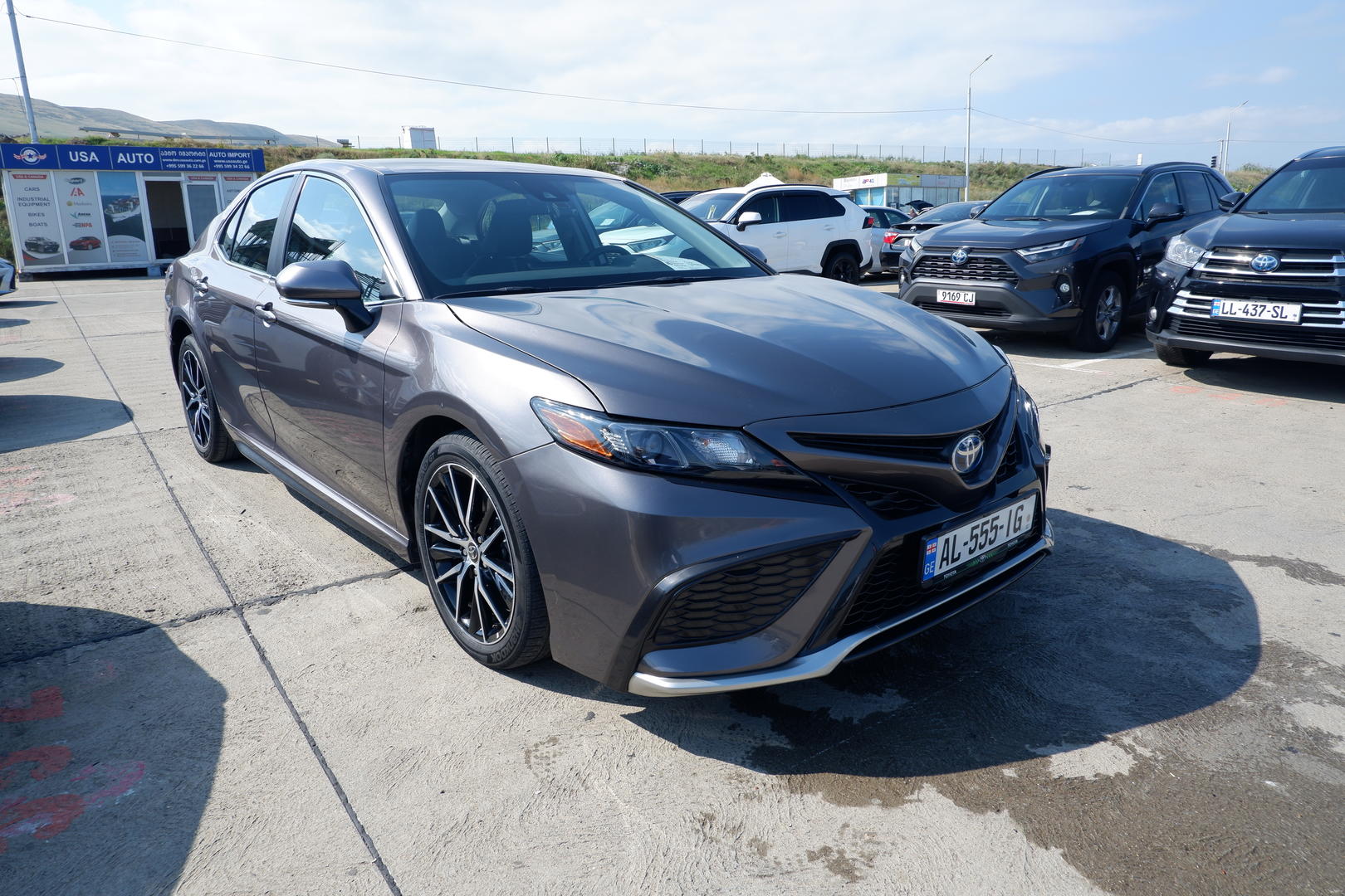 Toyota Camry 2021 — photo 2