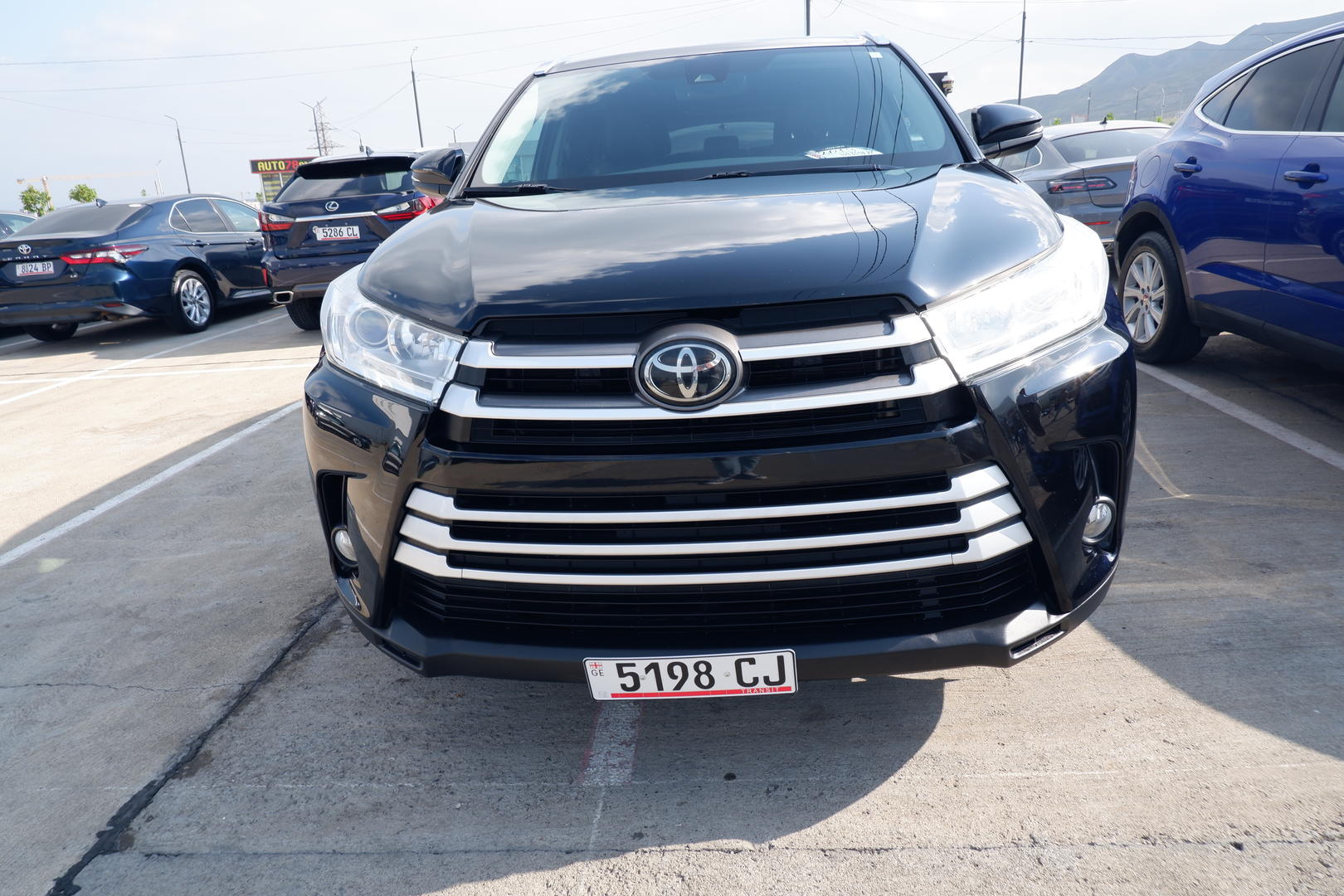 Toyota Highlander 2019 — photo 2