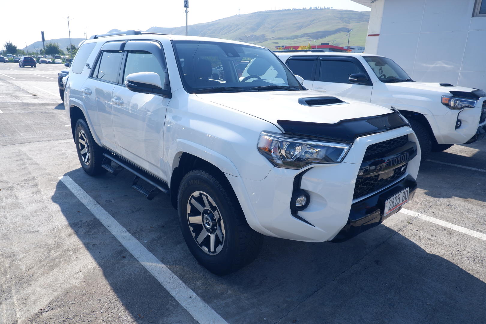 Toyota 4Runner 2023 — photo 2
