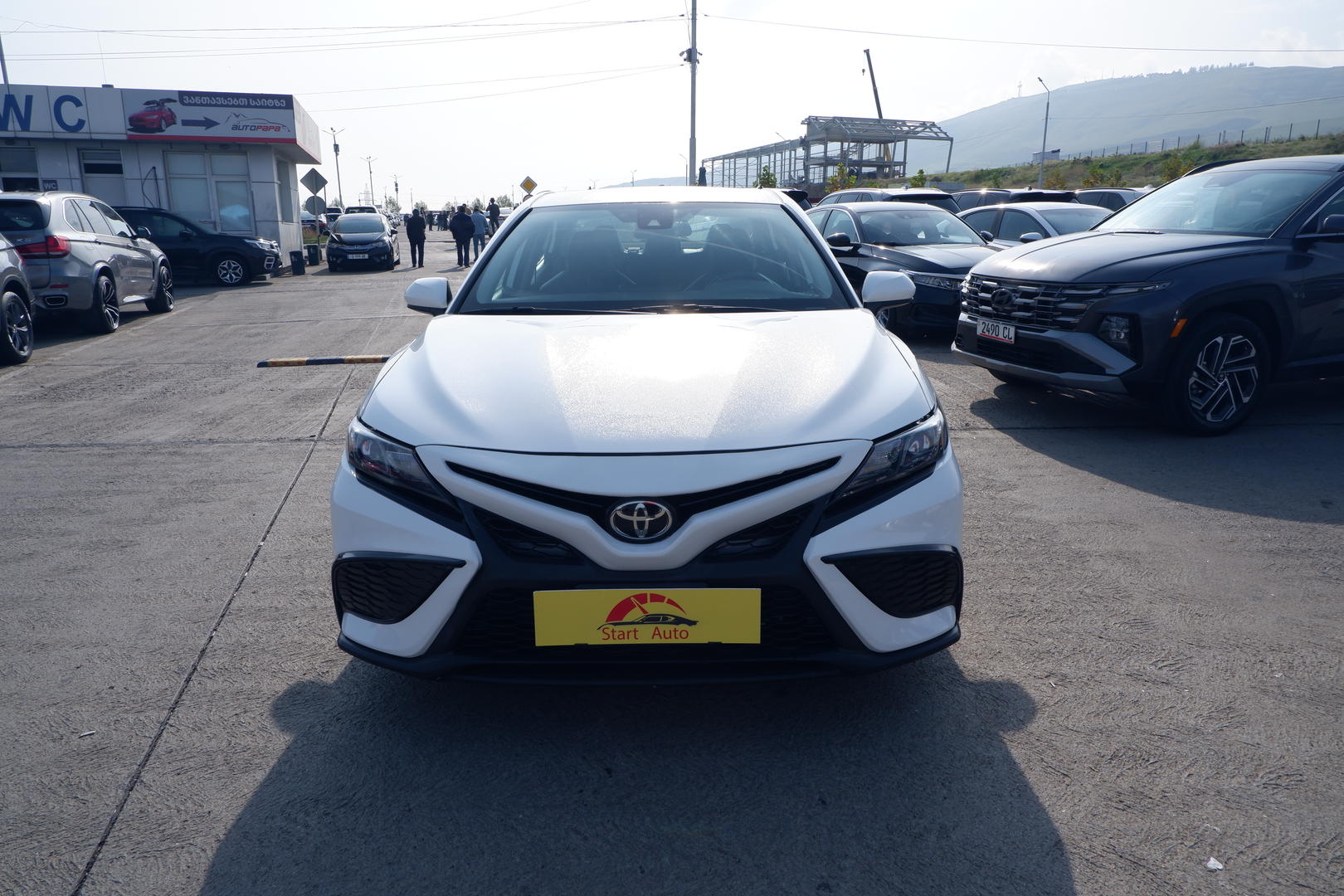 Toyota Camry 2021 — photo 2