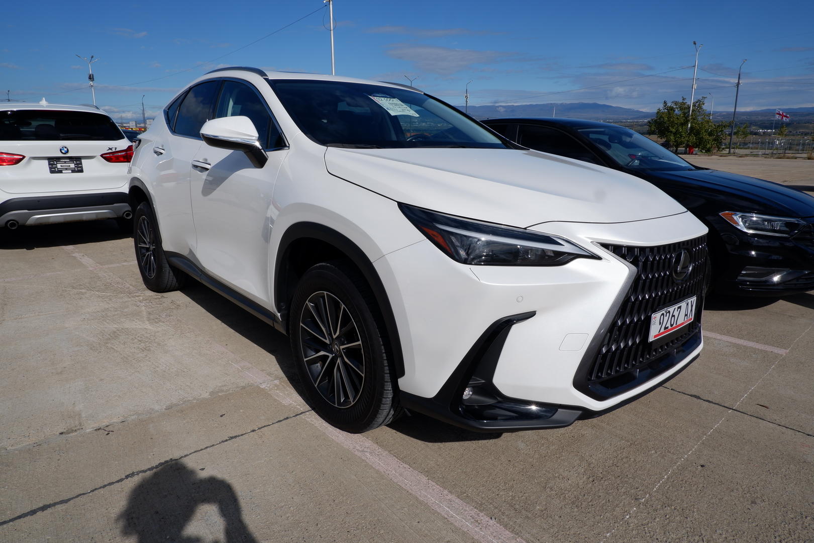 Lexus NX 350 2023 — photo 2
