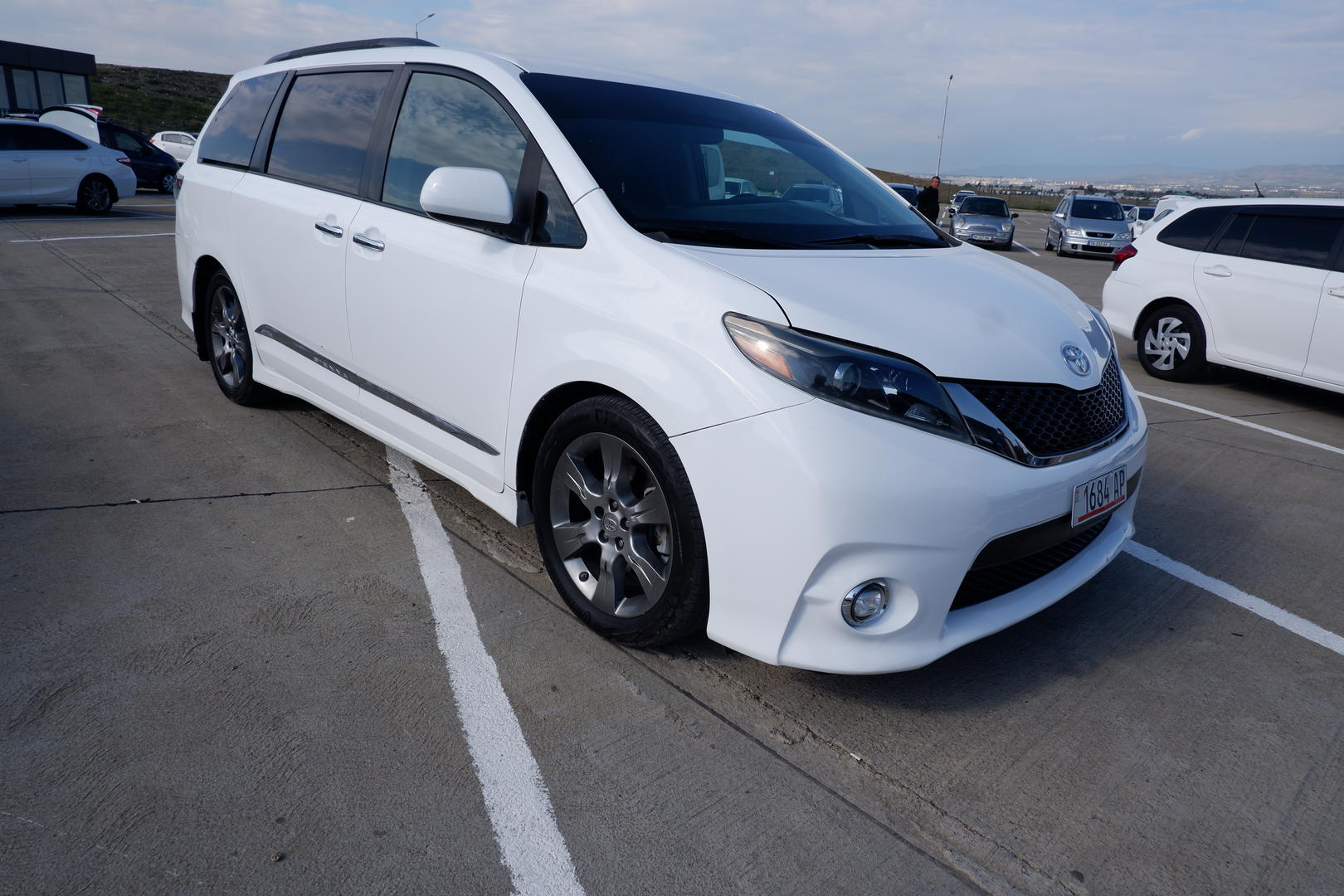 Toyota Sienna 2015 — photo 2