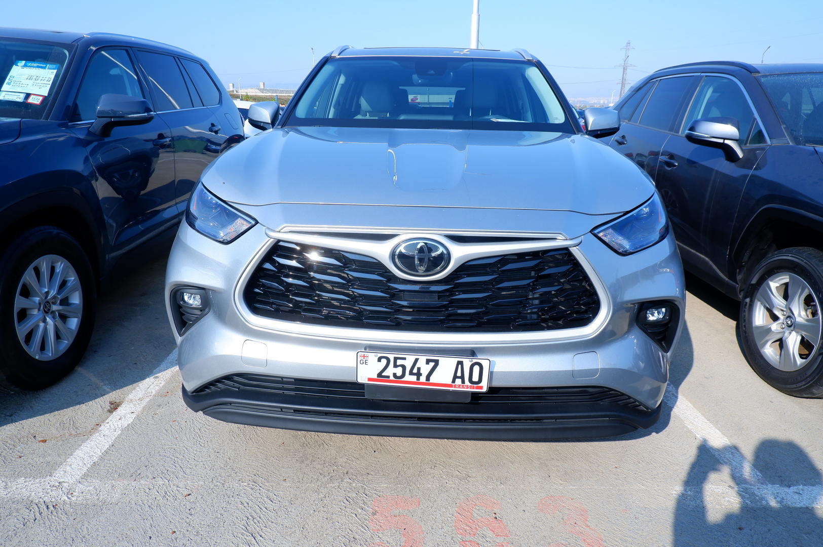 Toyota Highlander 2023 — photo 2