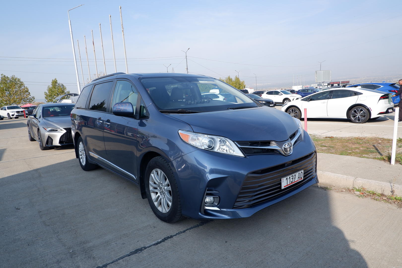 Toyota Sienna 2016 — photo 2