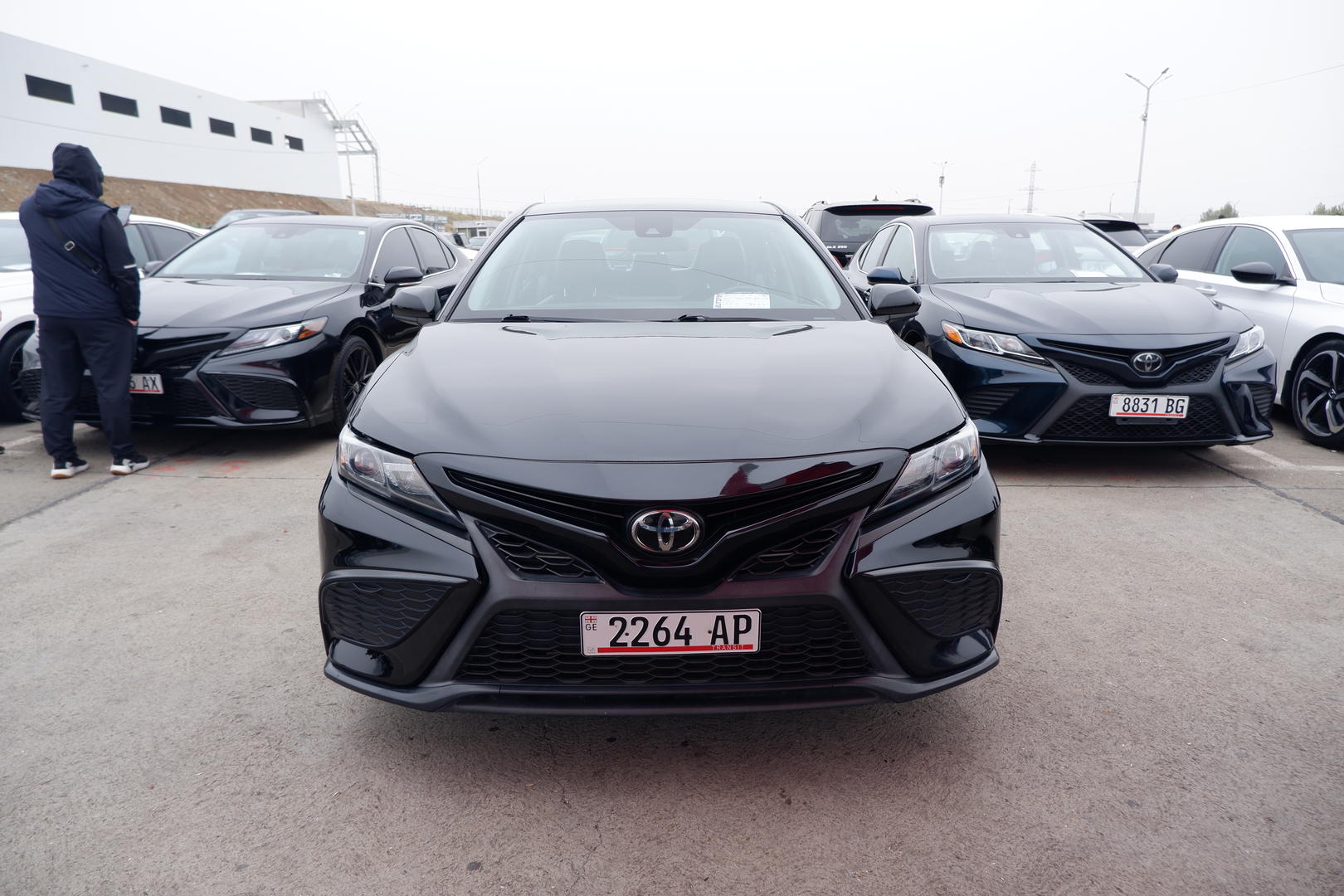 Toyota Camry 2021 — photo 2
