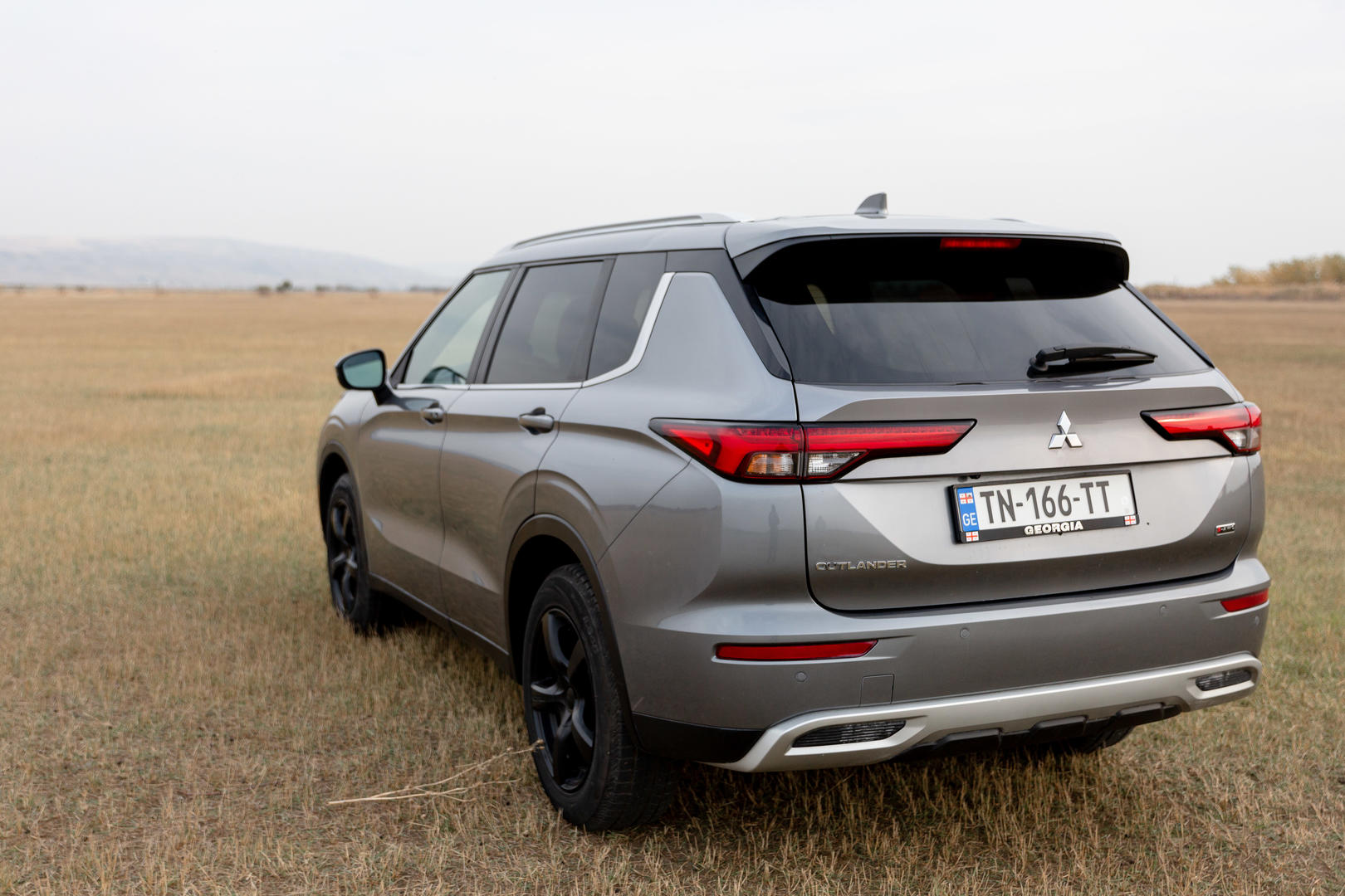 Mitsubishi Outlander 2022 — photo 2