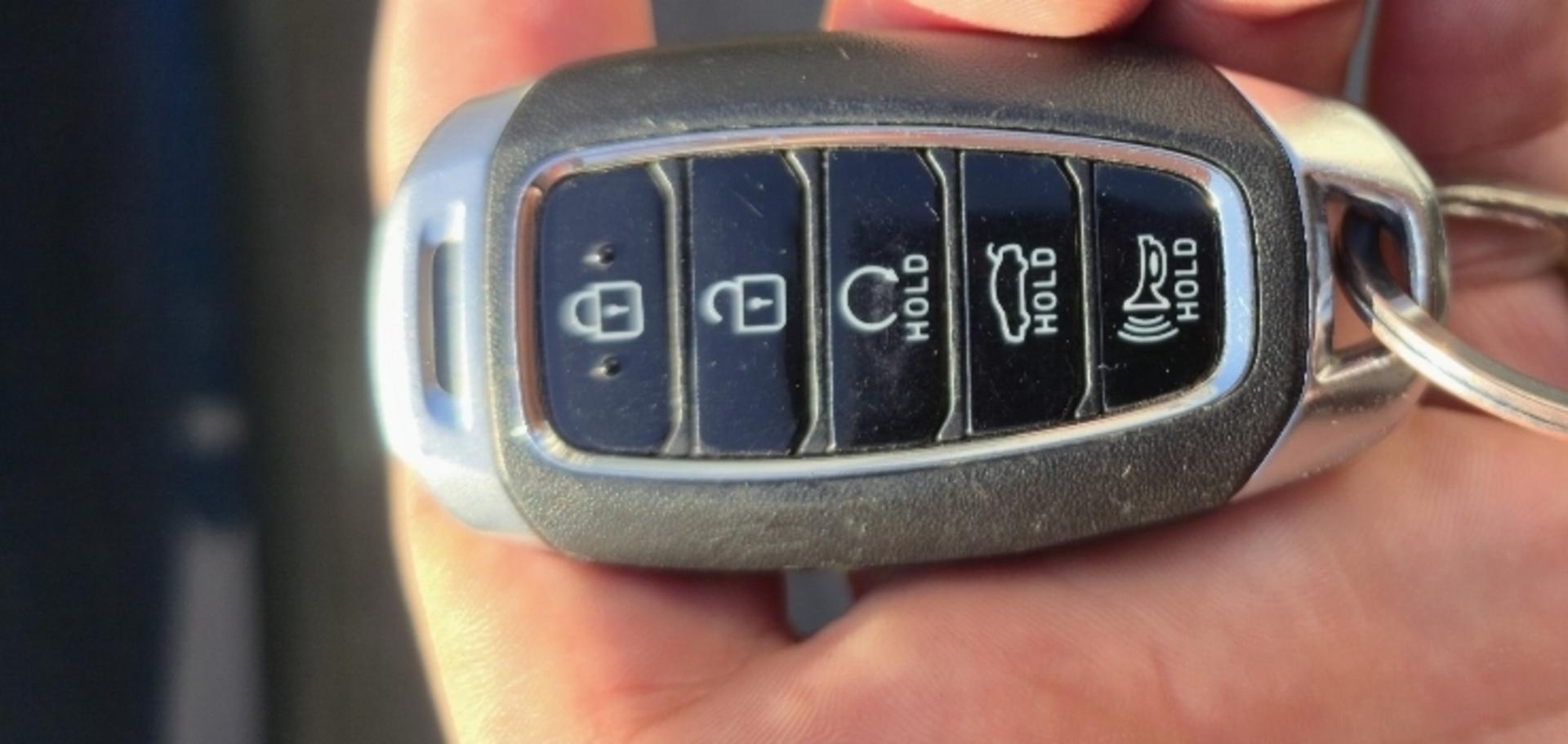 Hyundai Elantra 2022 — photo 2