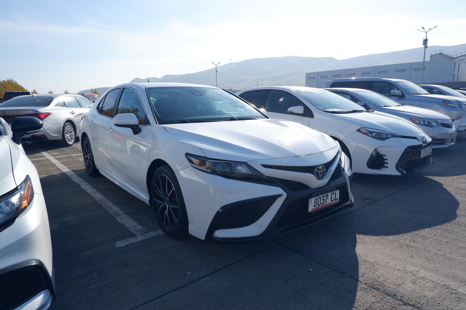 Toyota Camry 2021 — photo 2
