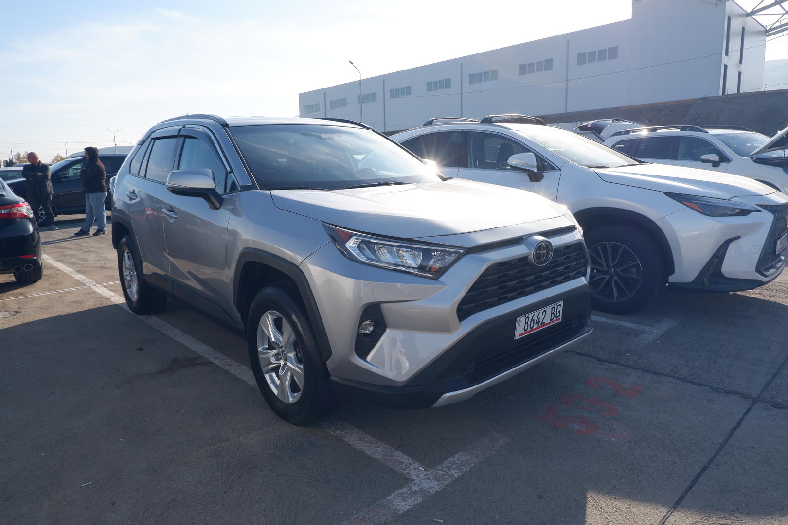 Toyota RAV4 2019 — photo 2