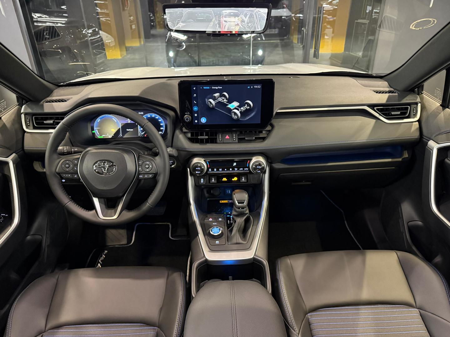 Toyota RAV 4 2025 — photo 2
