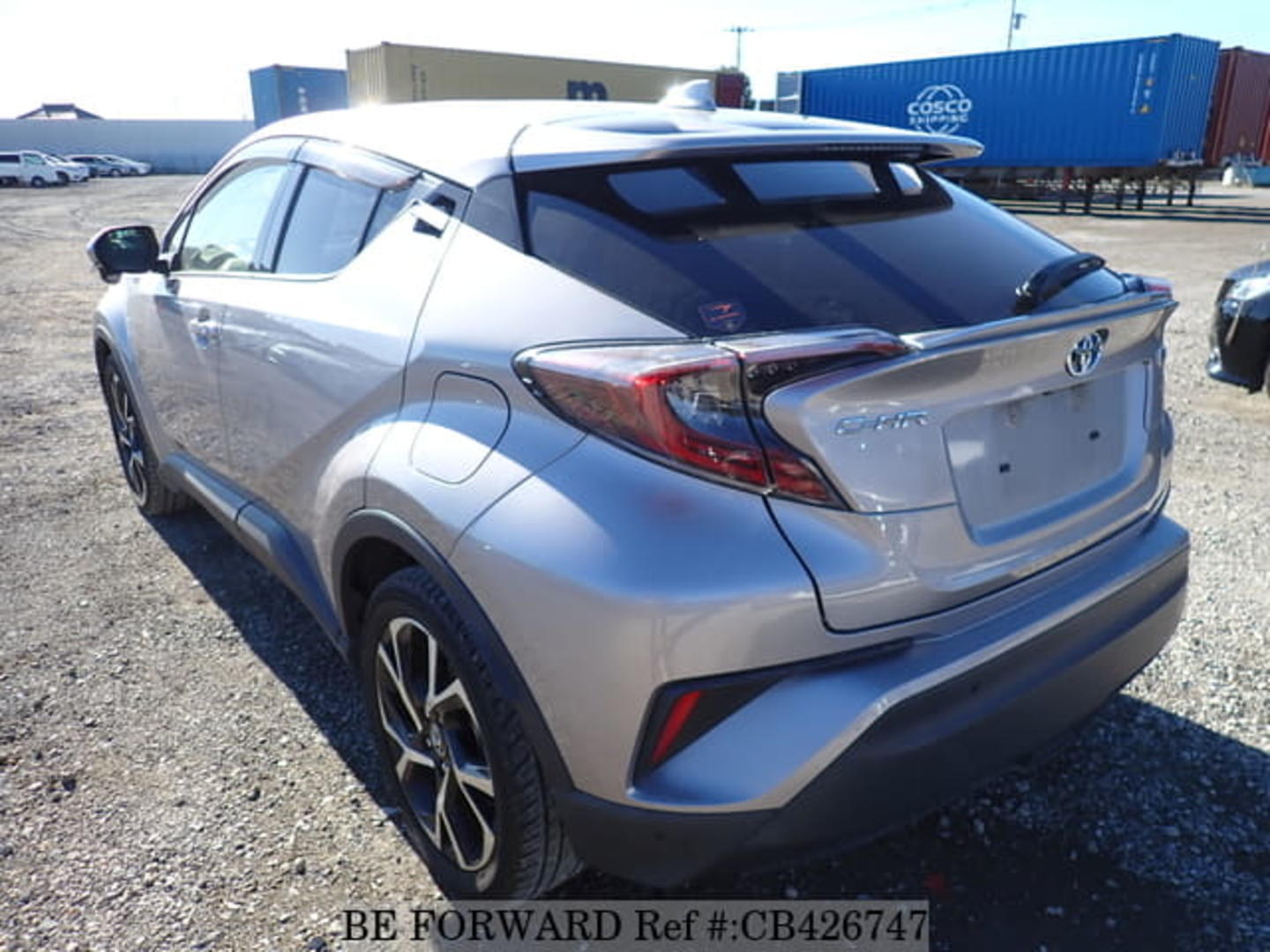 Toyota C-HR 2016 — photo 2