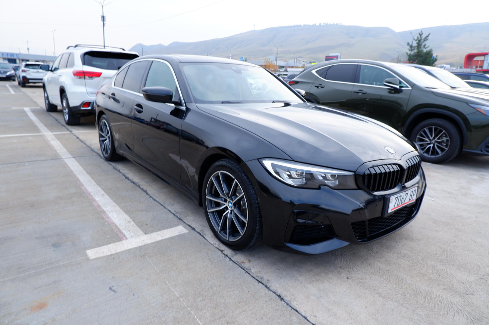 BMW 330 2019 — photo 2