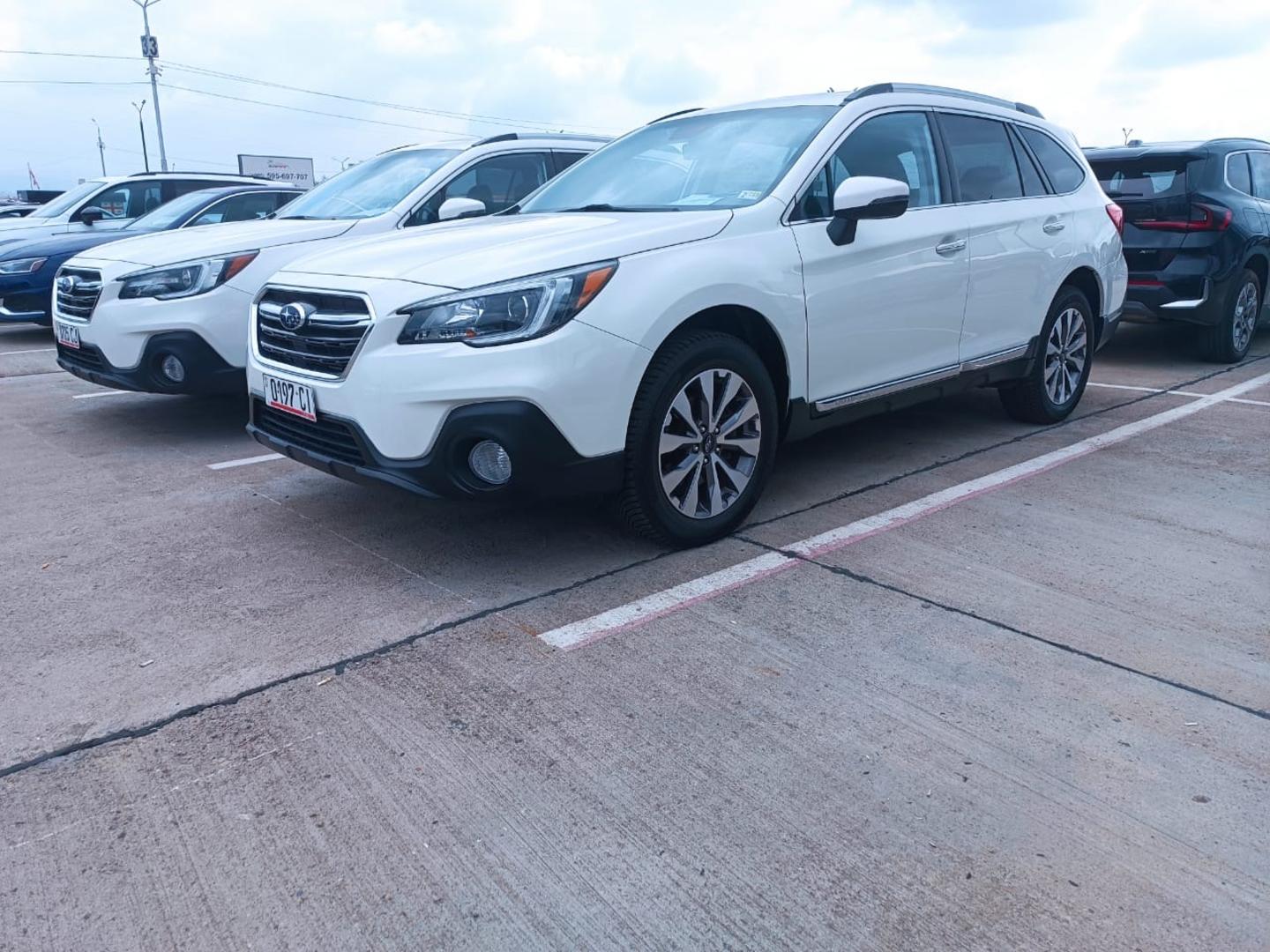 Subaru Outback 2018 — photo 2