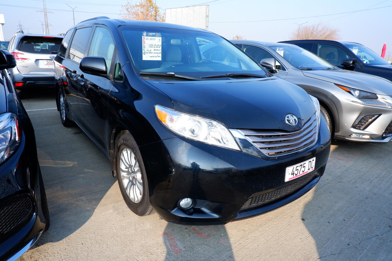 Toyota Sienna 2017 — photo 2