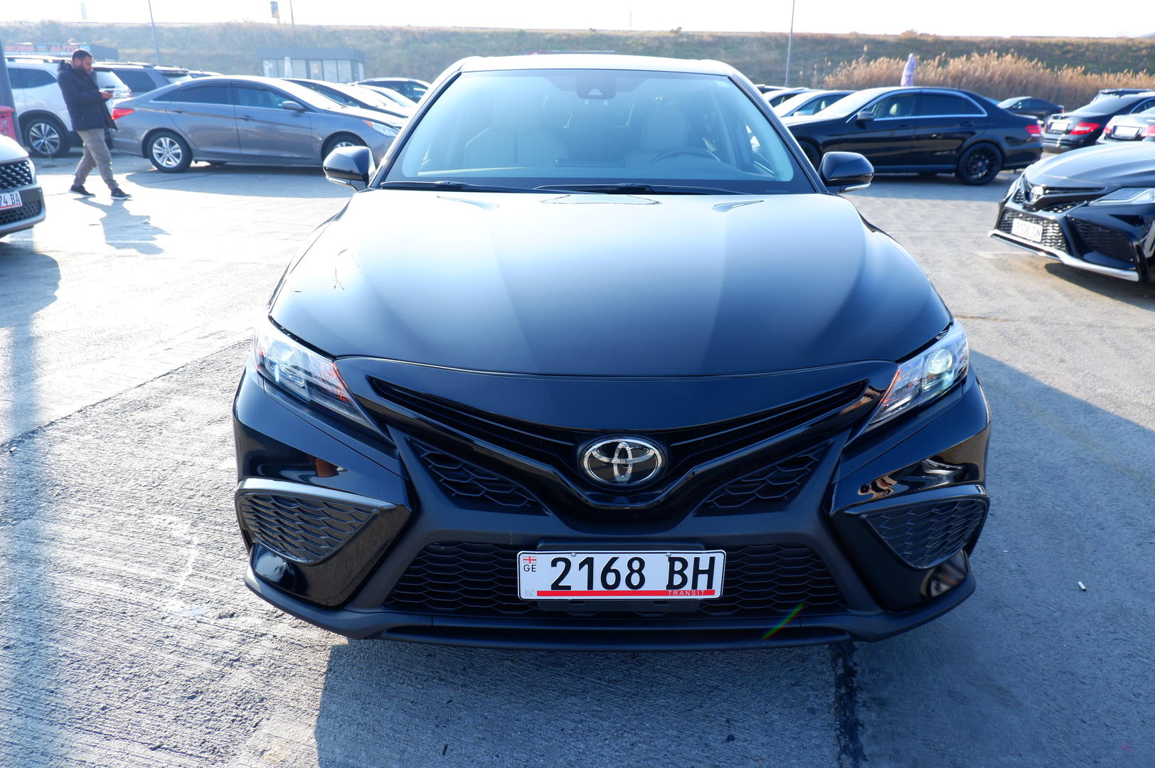 Toyota Camry 2023 — photo 2