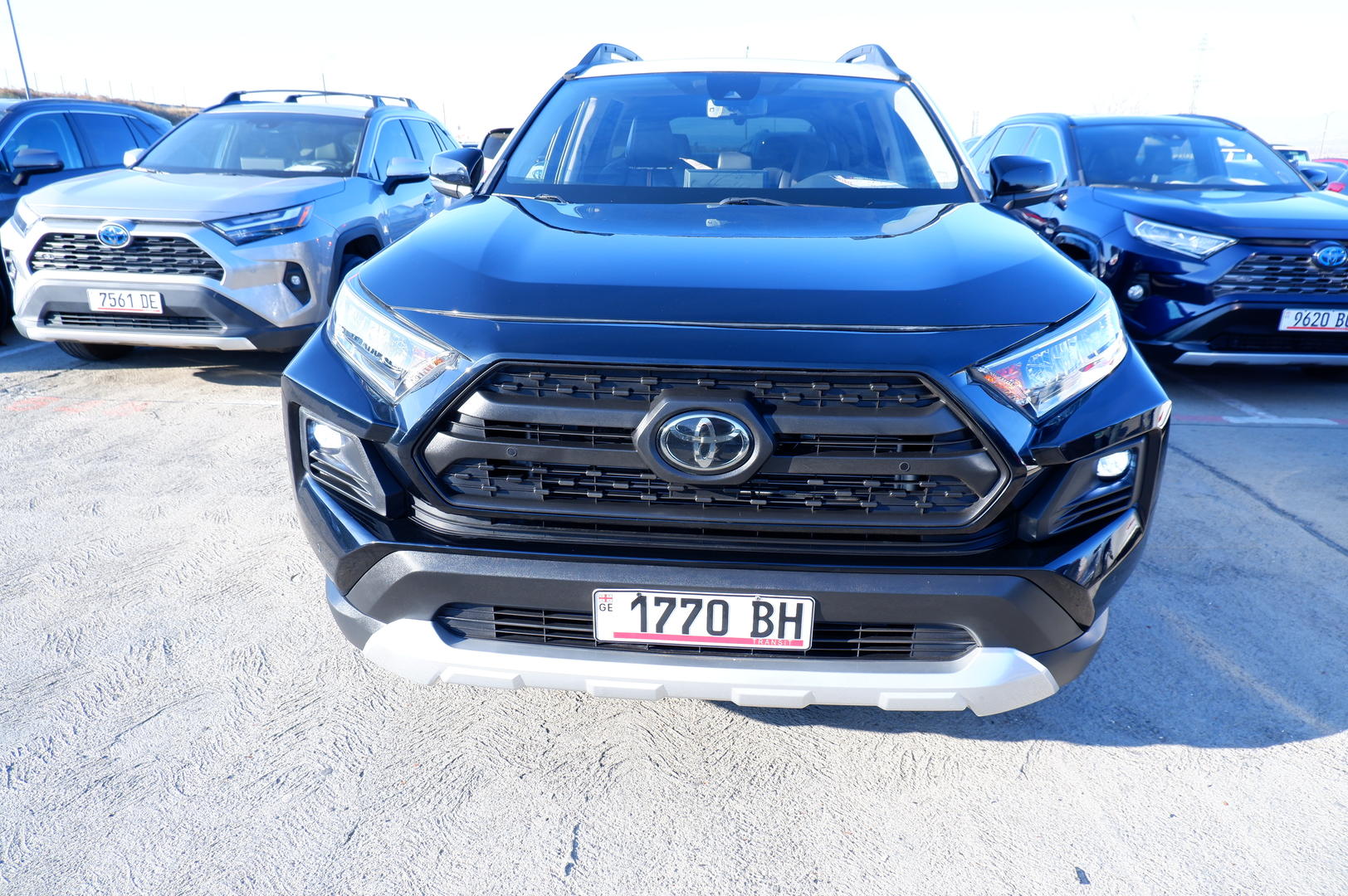 Toyota RAV4 2019 — photo 2