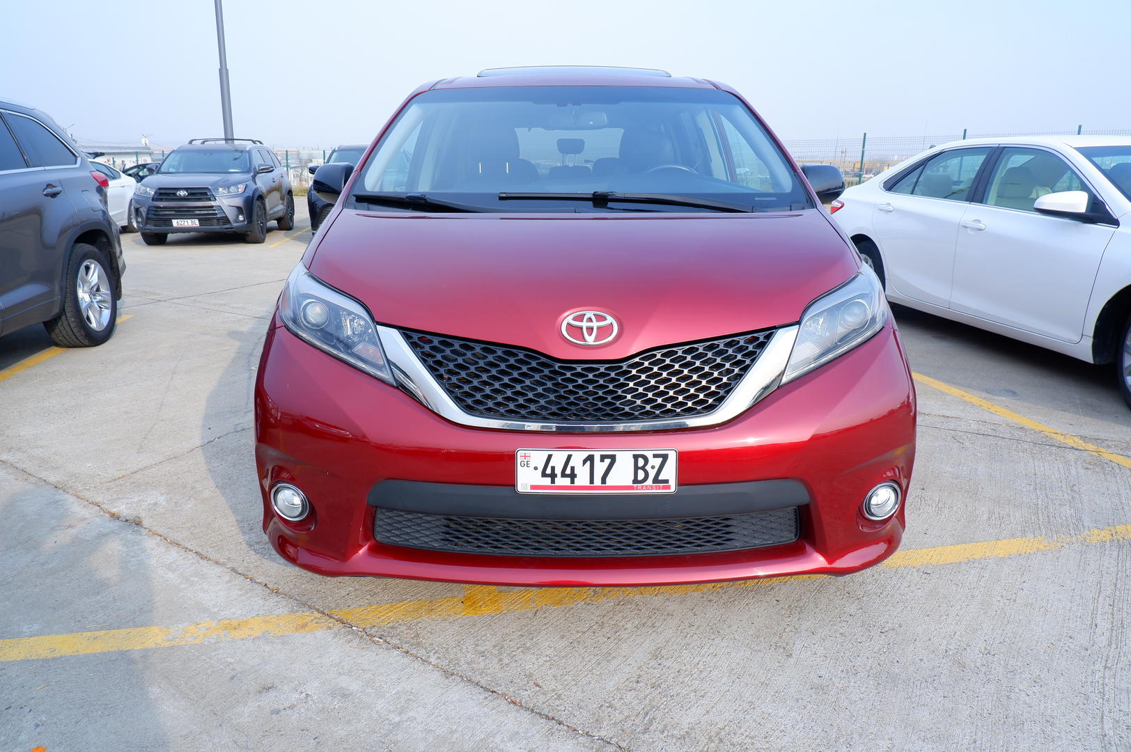 Toyota Sienna 2016 — photo 2