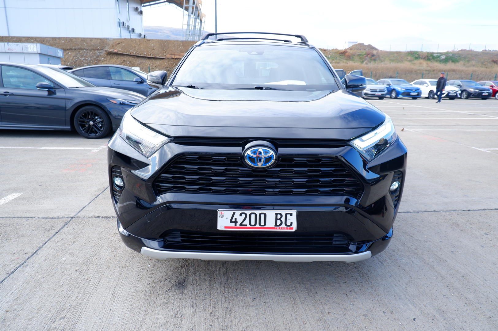 Toyota RAV4 2022 — photo 2