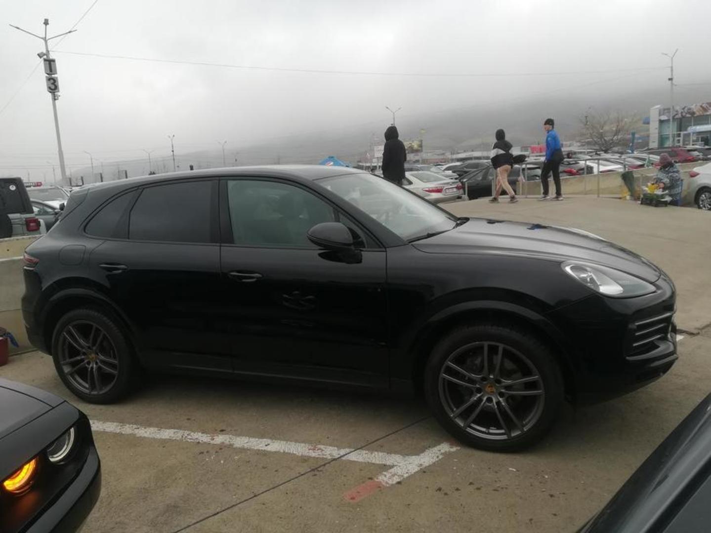 Porsche Cayenne 2019 — photo 2