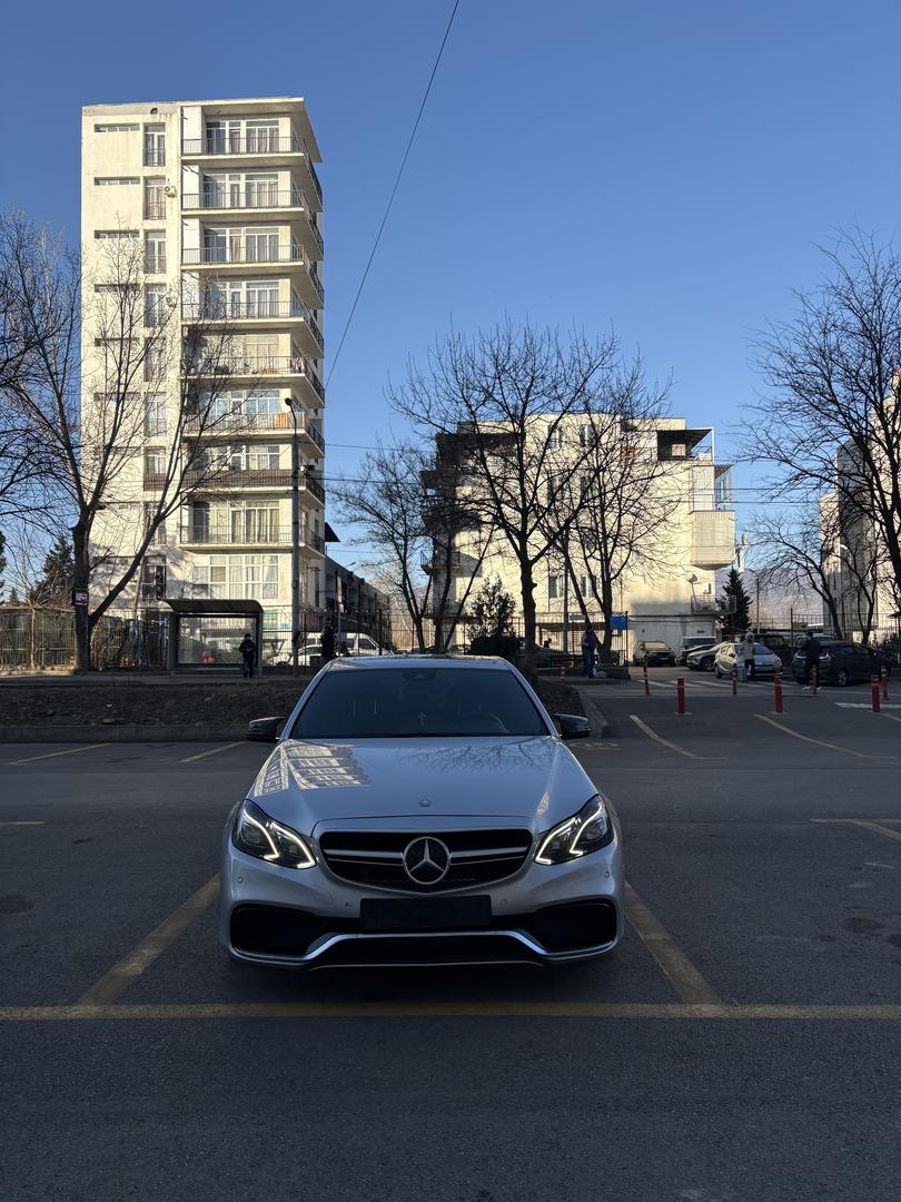 Mercedes-Benz E 220