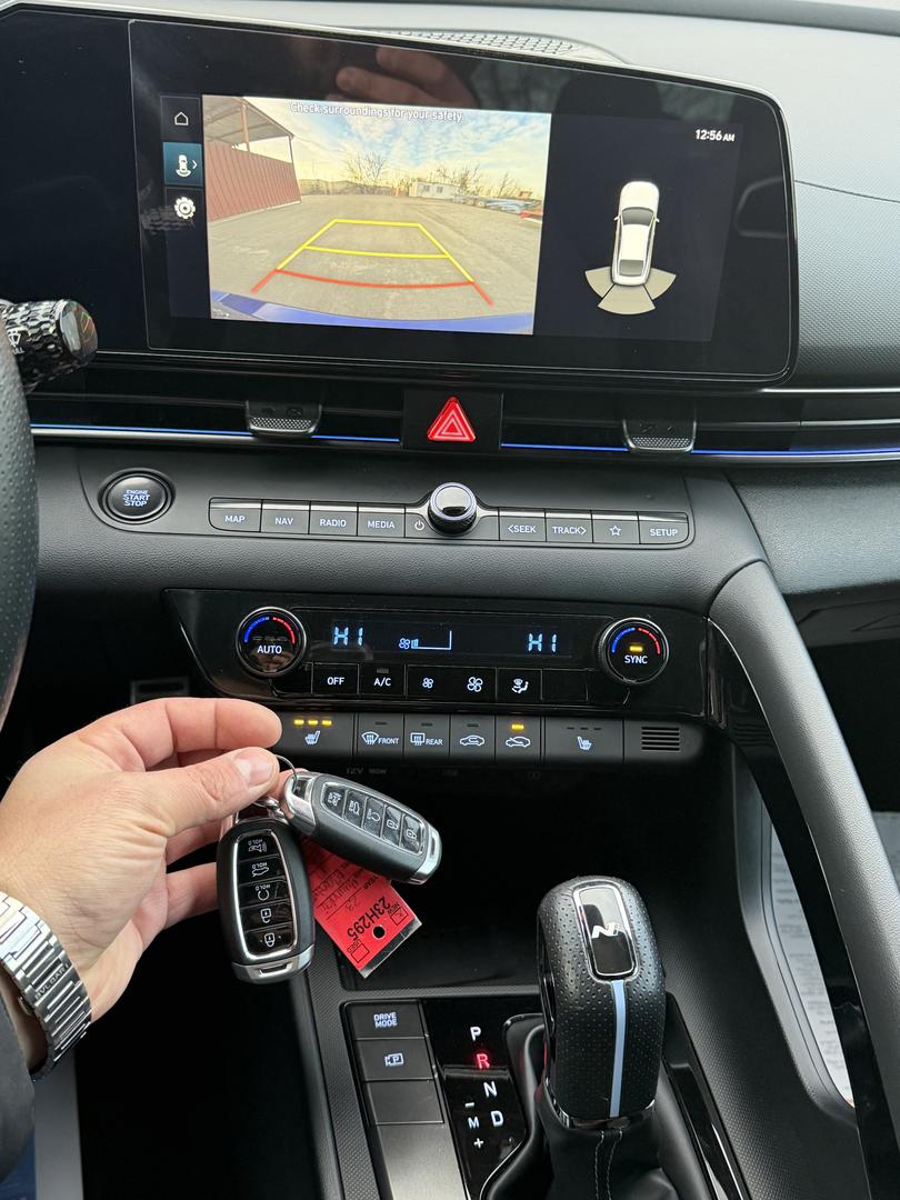Hyundai Elantra 2022 — photo 2