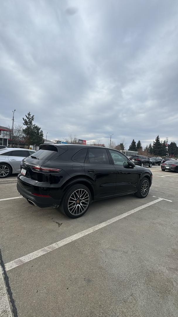 Porsche Cayenne 2021 — photo 2