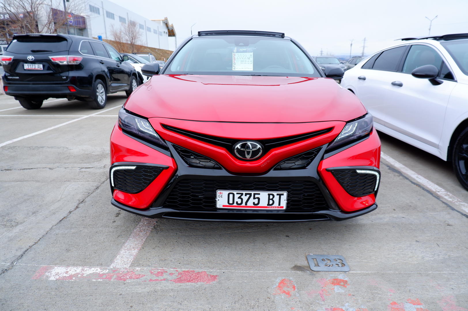 Toyota Camry 2022 — photo 2