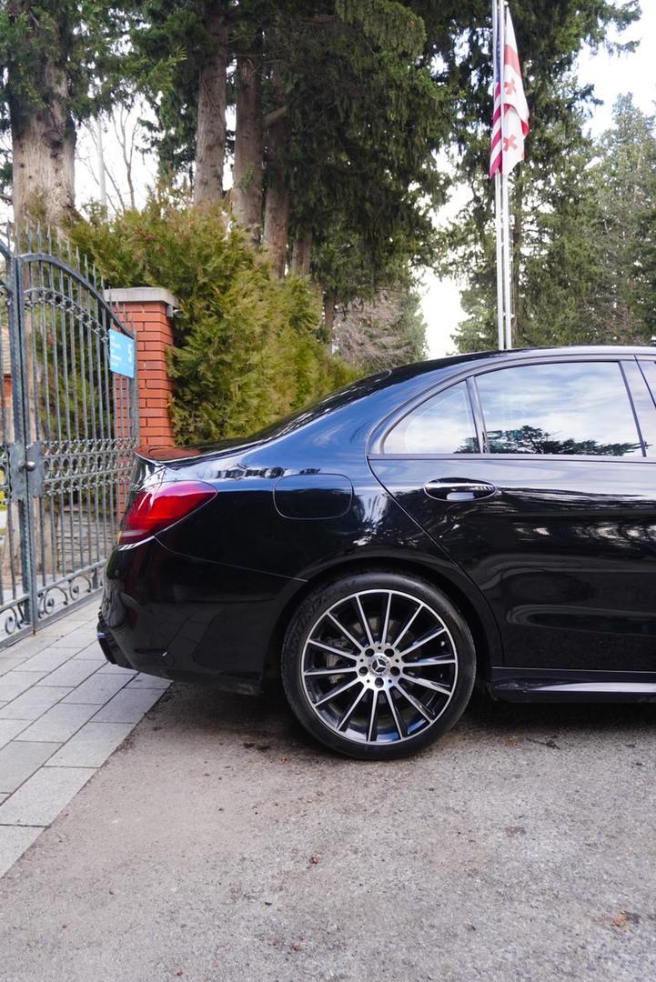 Mercedes-Benz C 300 2019 — photo 2