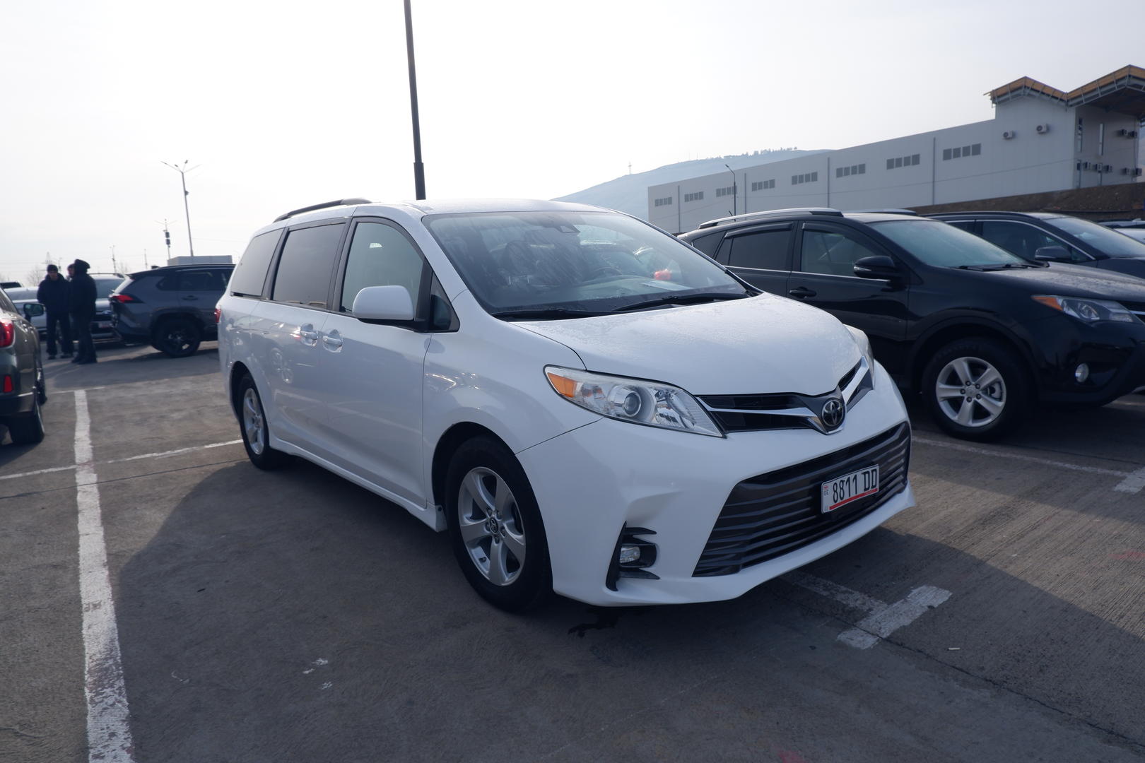 Toyota Sienna 2017 — photo 2
