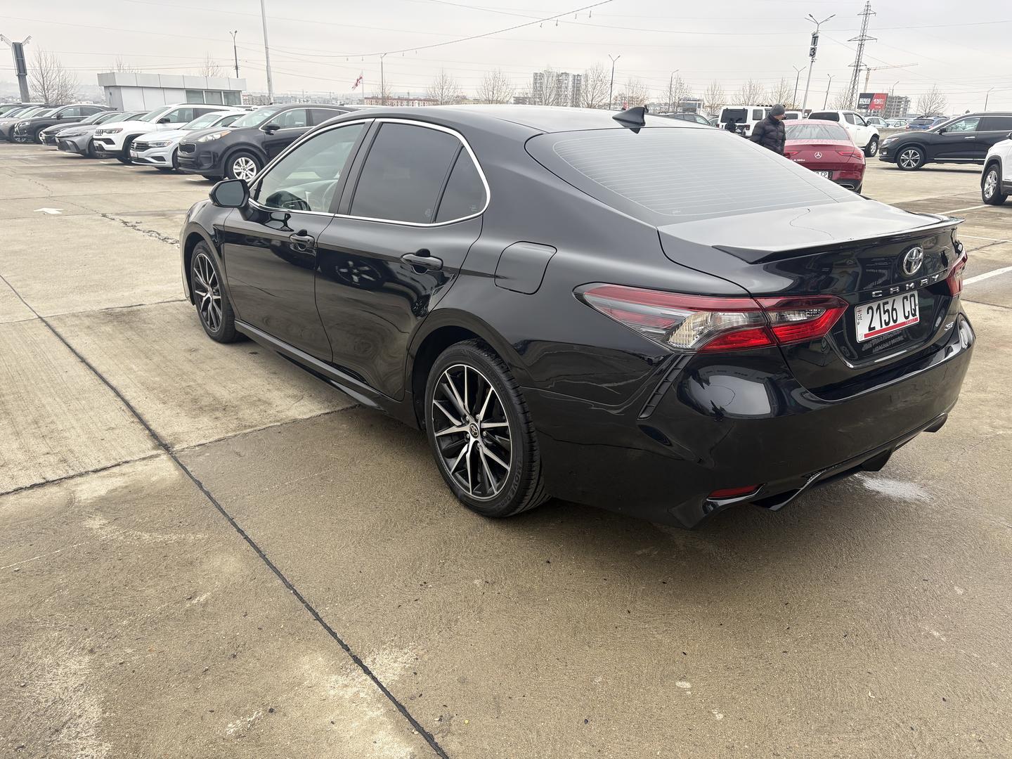 Toyota Camry 2022 — photo 2