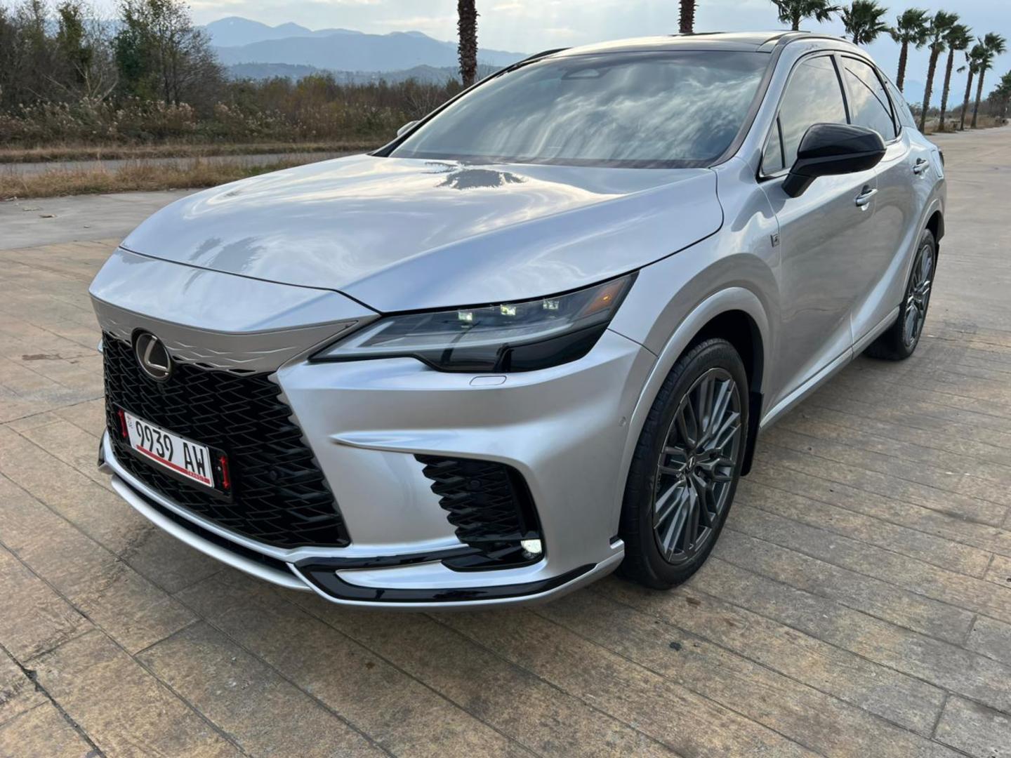 Lexus RX 500 2023 — photo 2