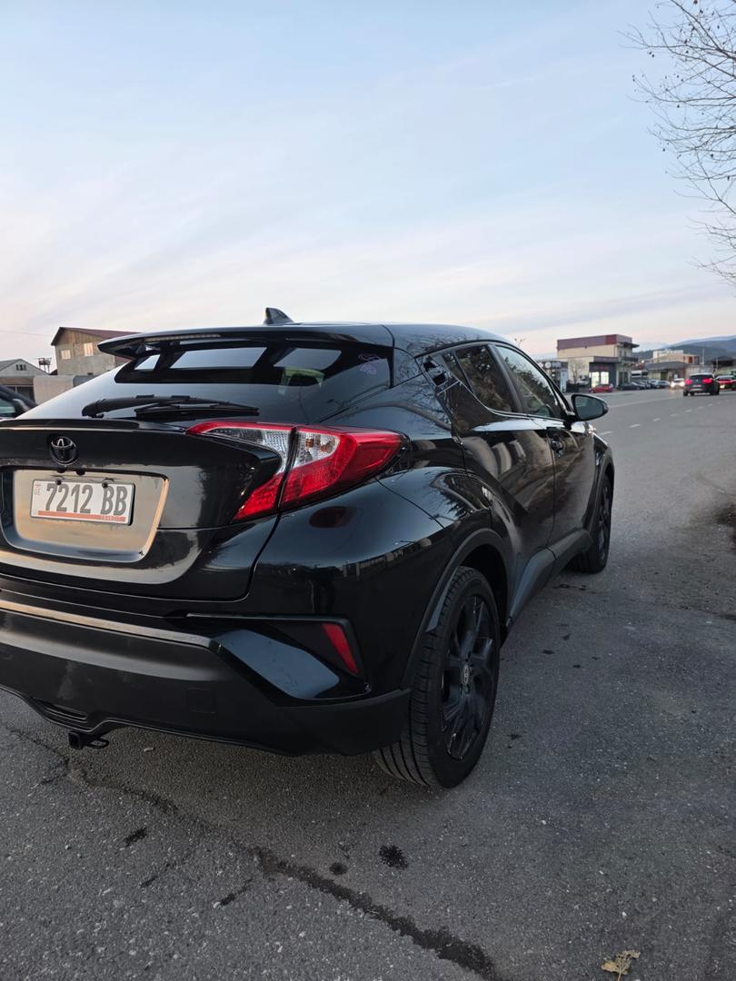 Toyota C-HR 2022 — photo 2