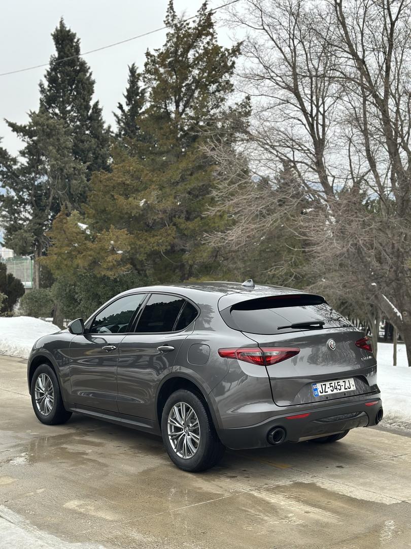 Alfa Romeo Stelvio 2023 — photo 2