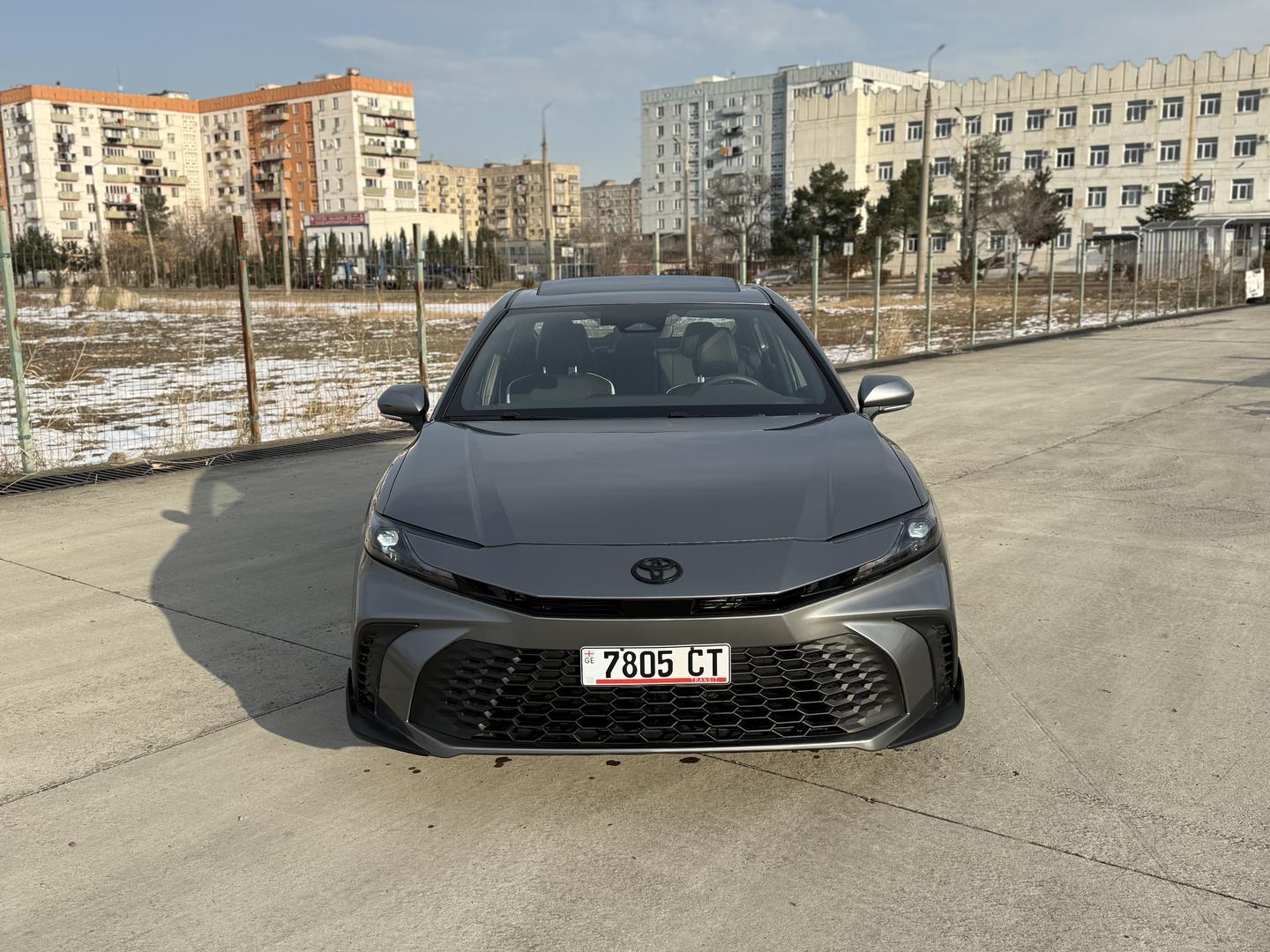Toyota Camry 2025 — photo 2