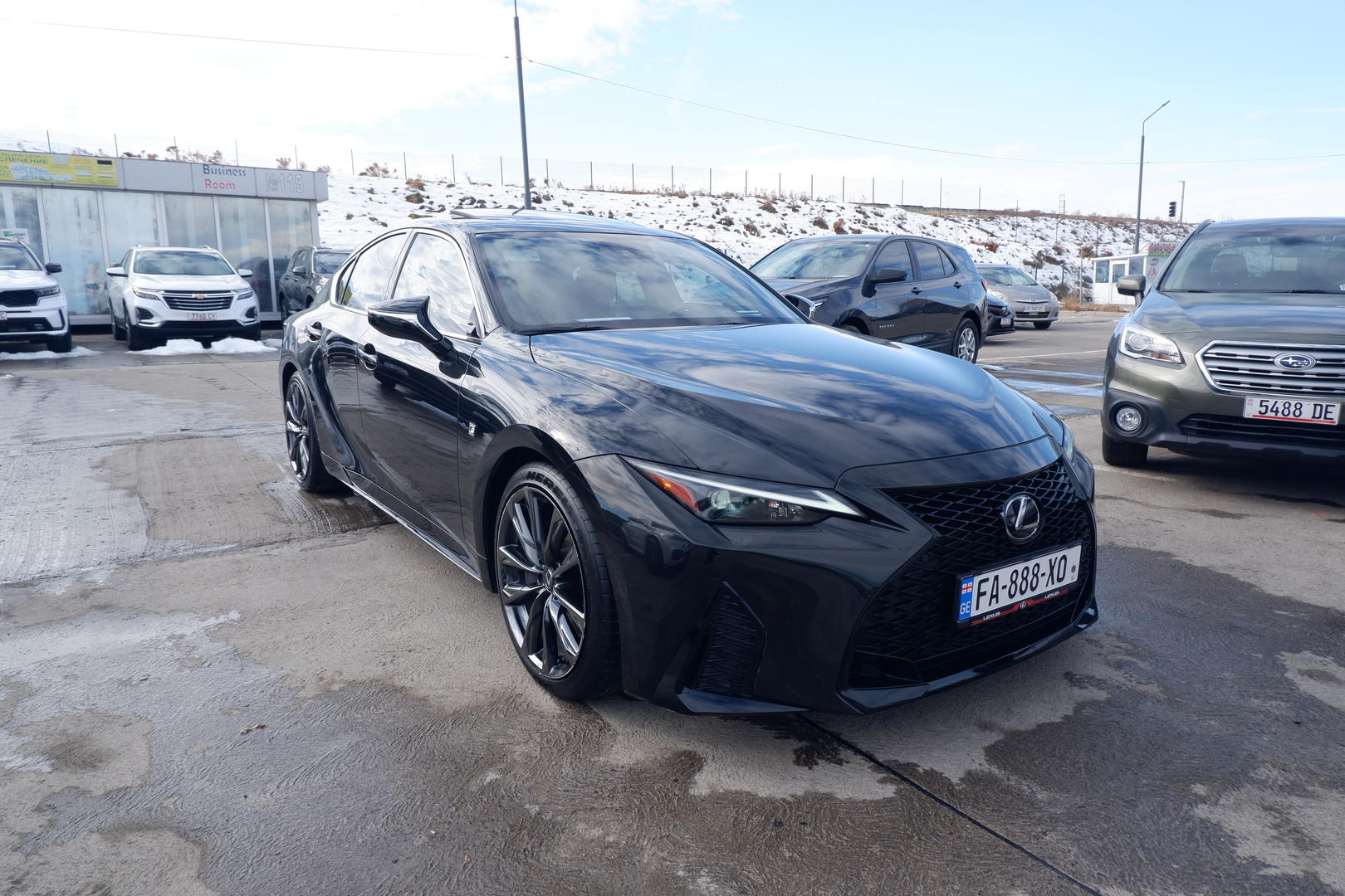 Lexus IS 350 2023 — photo 2