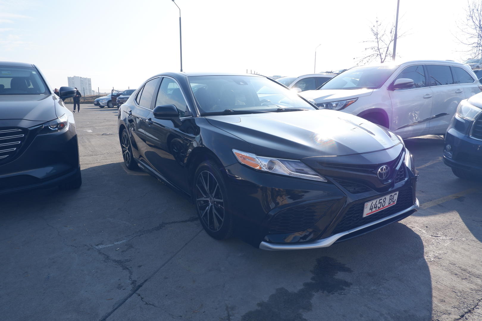 Toyota Camry 2021 — photo 2