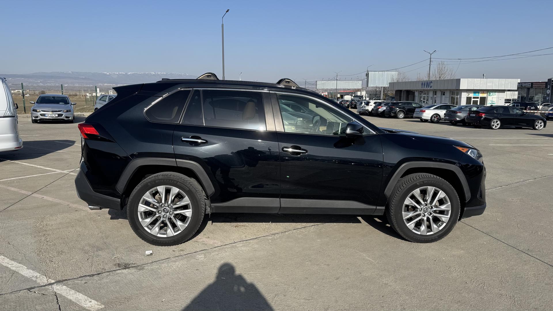 Toyota RAV 4 2019 — photo 2
