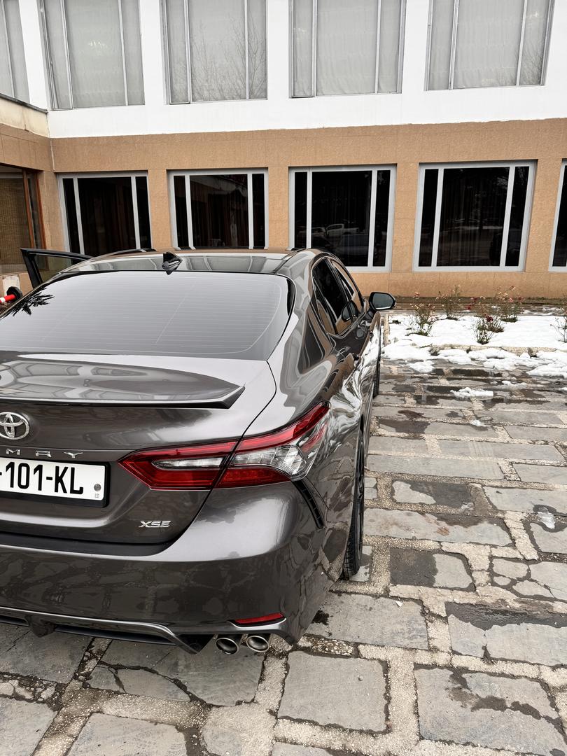 Toyota Camry 2022 — photo 2