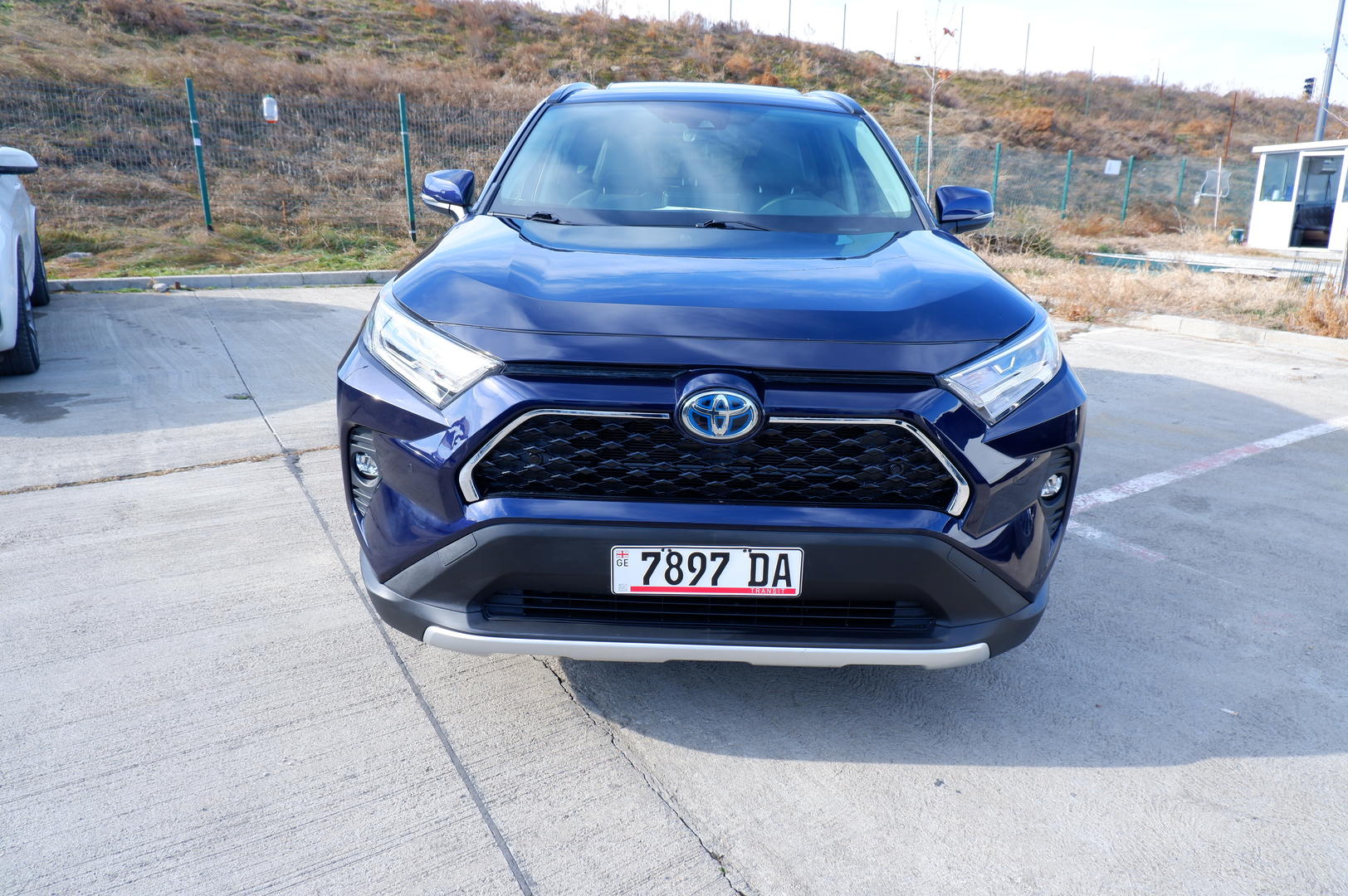 Toyota RAV4 2019 — photo 2