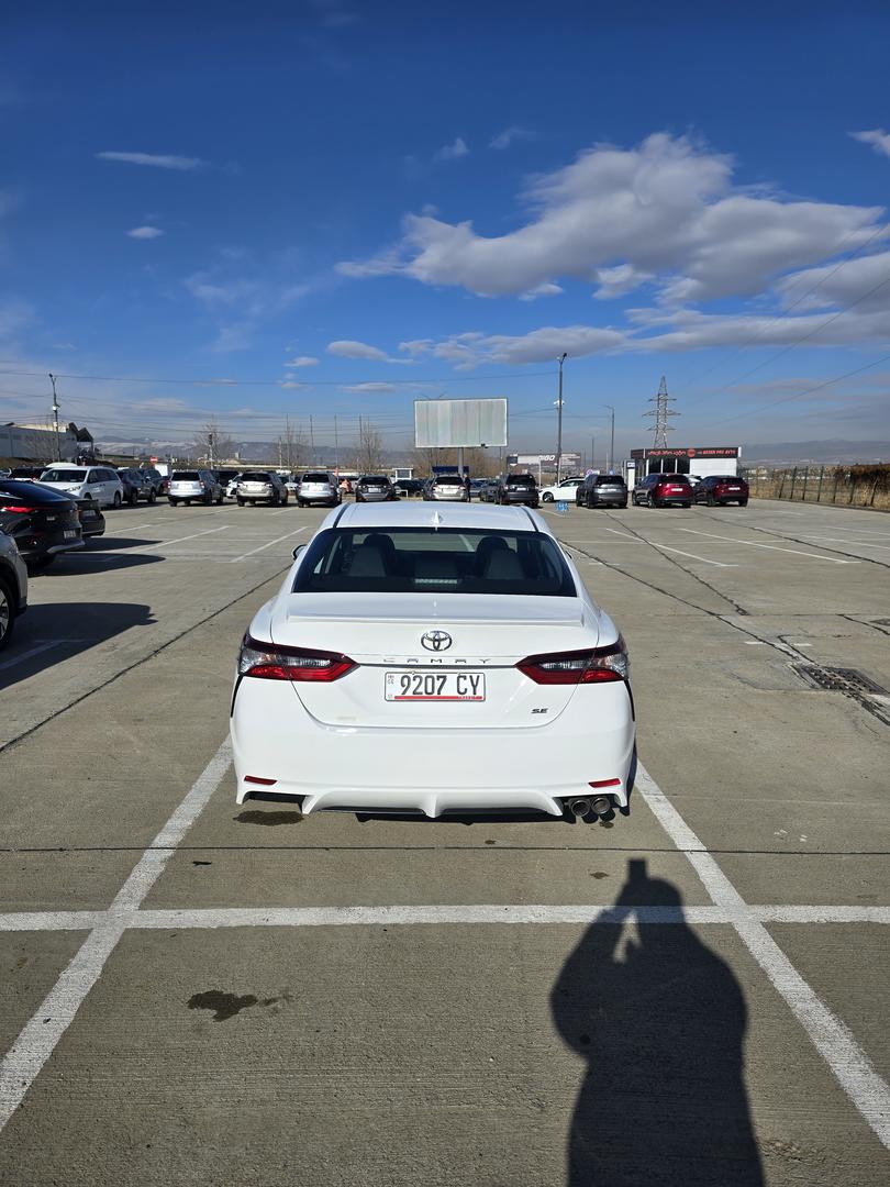 Toyota Camry 2021 — photo 2
